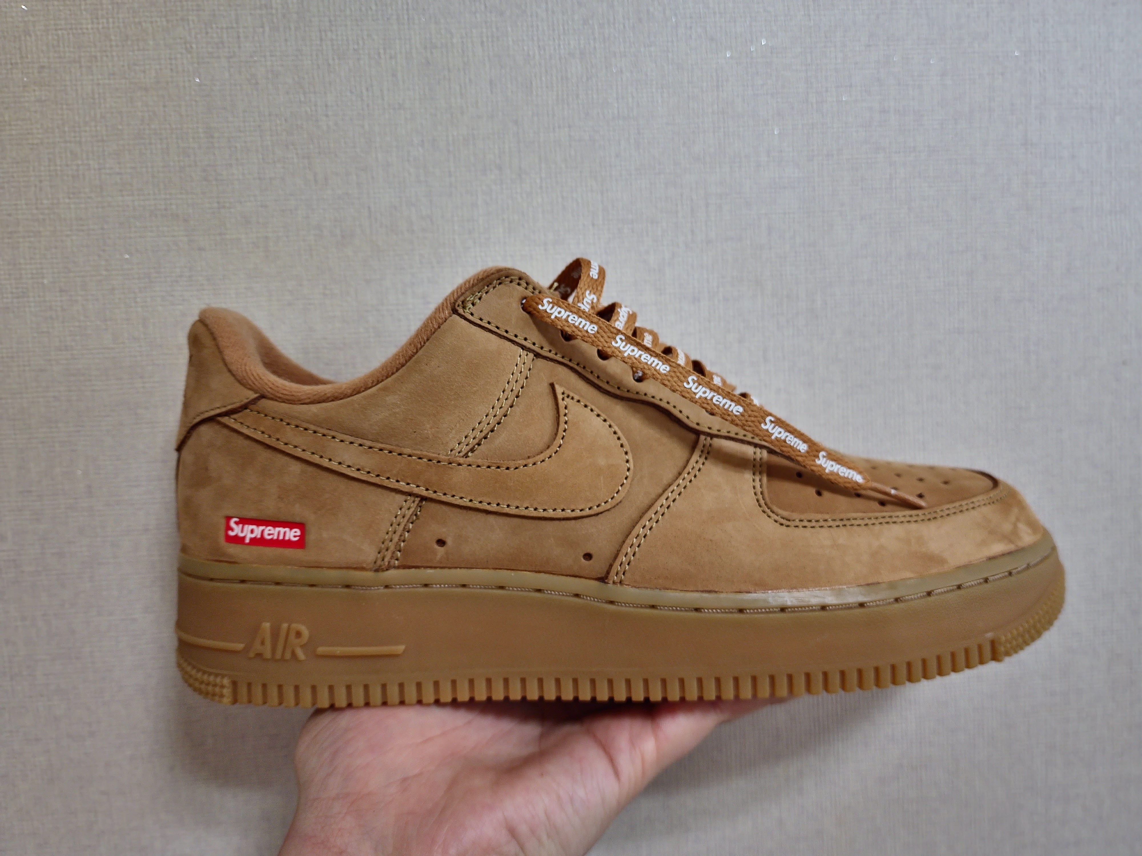 Nike x Supreme Air Force 1 Low Flax 착용 스타일