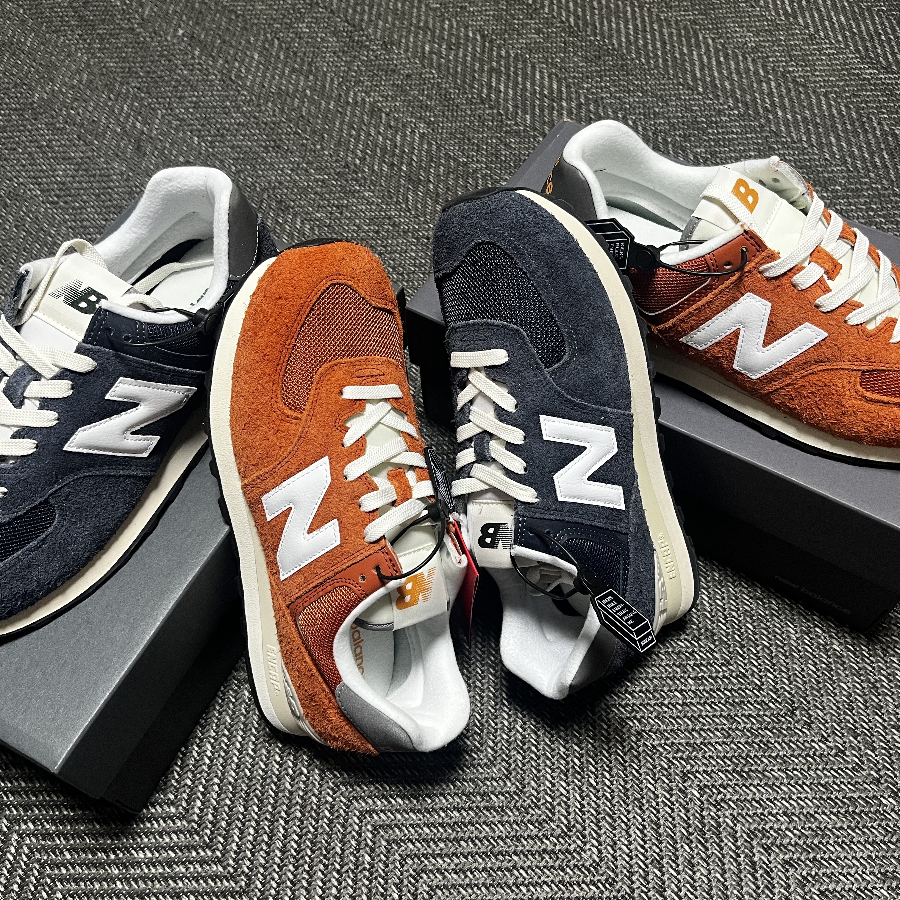 New Balance 574 Heritage Navy, New Balance 574 Heritage Orange Burst White 착용 스타일
