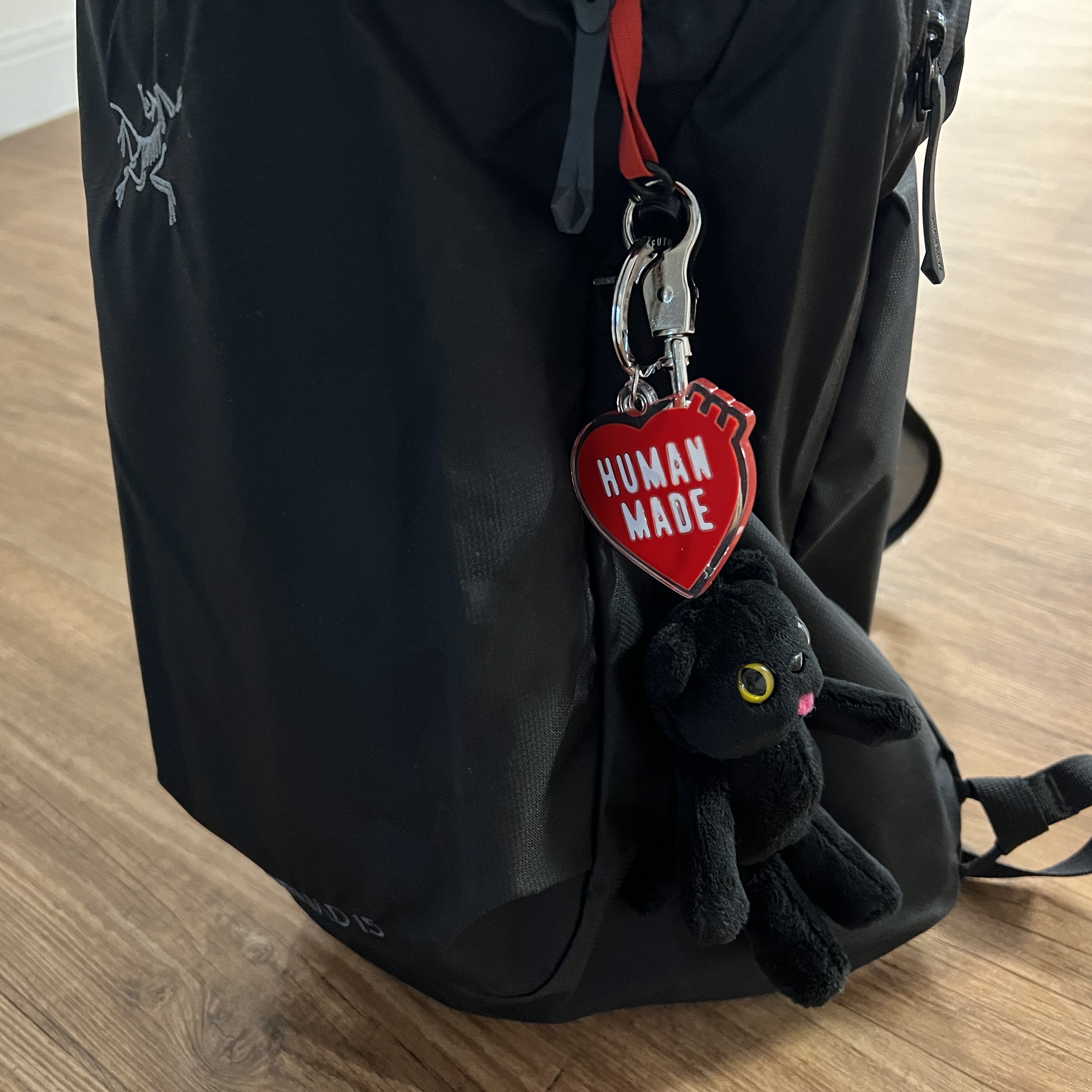 Human Made Heart Keyring Red, Arc'teryx Heliad 15 Backpack Black 착용 스타일