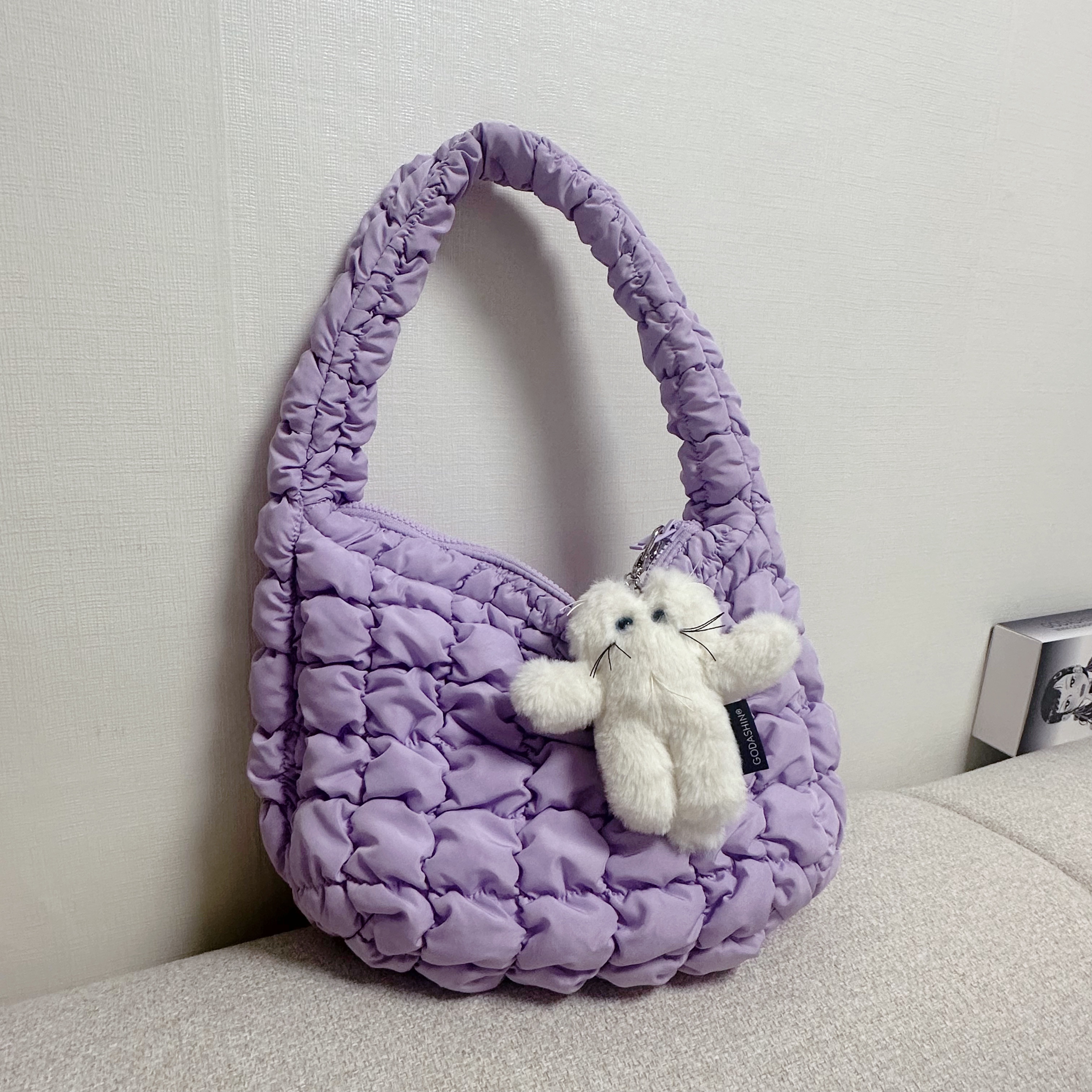 COS Quilted Mini Bag Purple, Godashin Cats Keyring White 착용 스타일 - 1