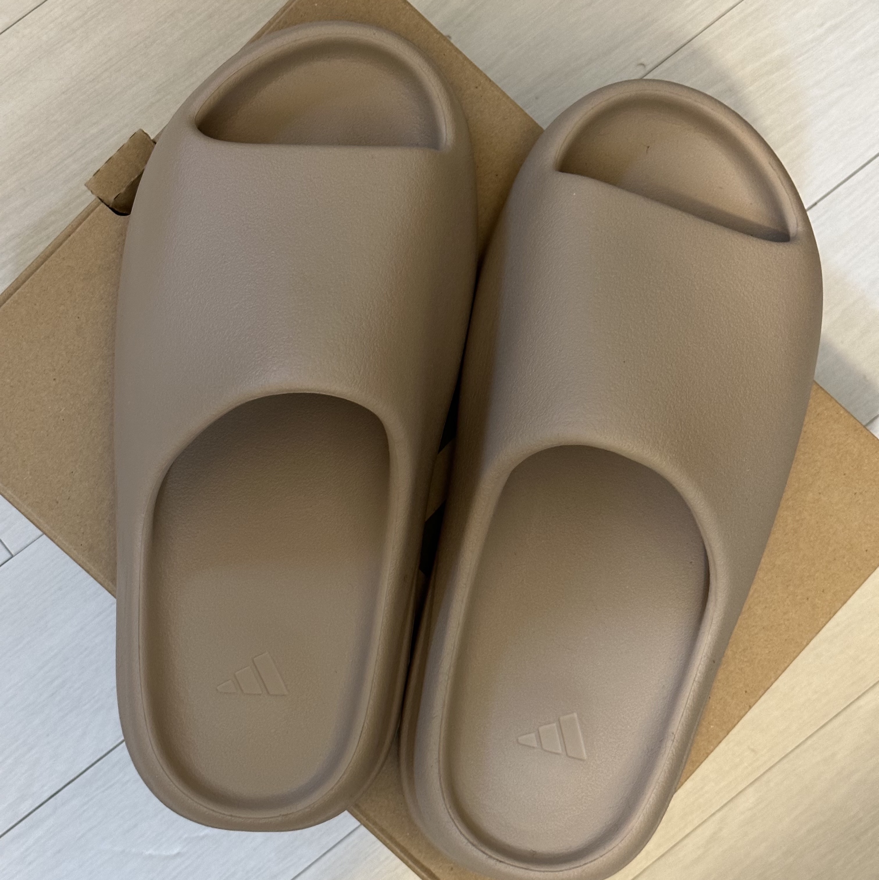 Adidas Yeezy Slide Pure - Re-Release Ver. 착용 스타일
