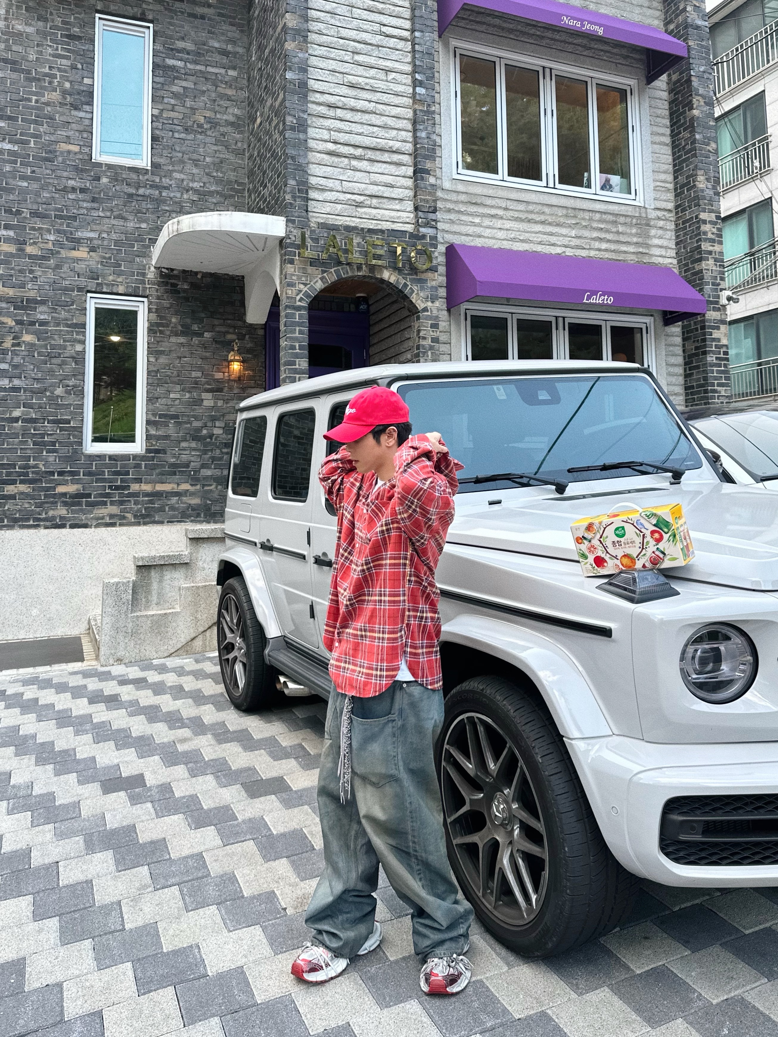Project G/R Coated Backward Denim Pants Blue, Balenciaga 3XL Sneakers White Red 착용 스타일 - 3