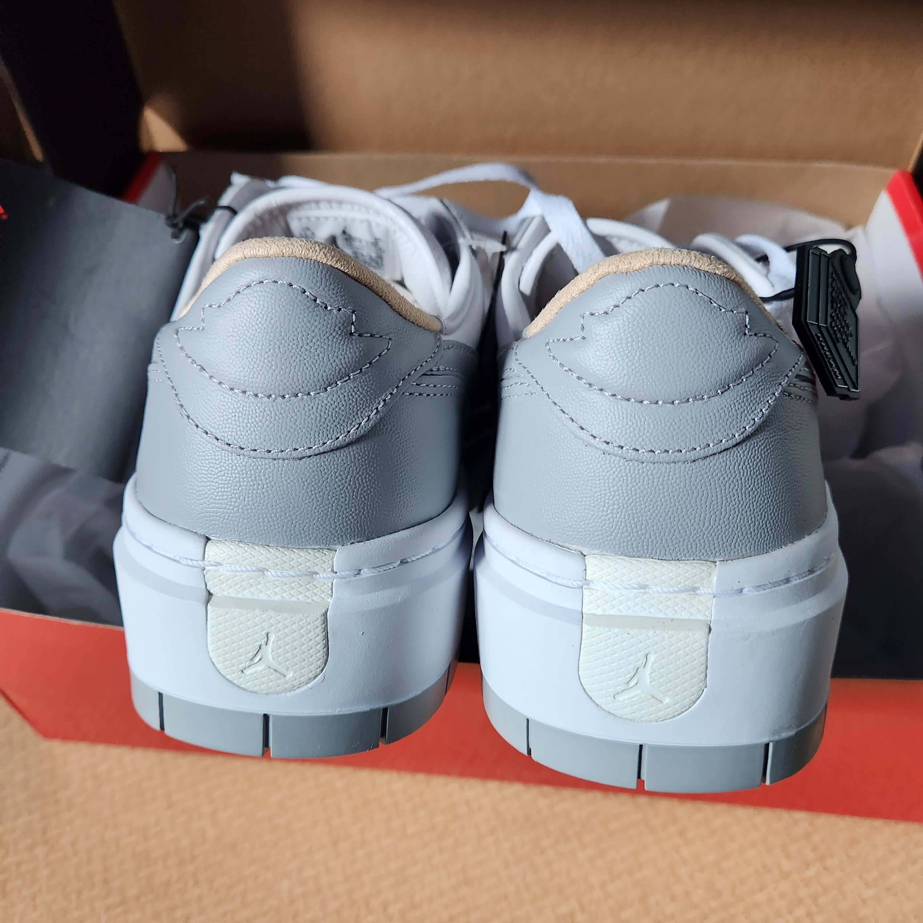 (W) Jordan 1 Elevate Low White and Wolf Grey 착용 스타일