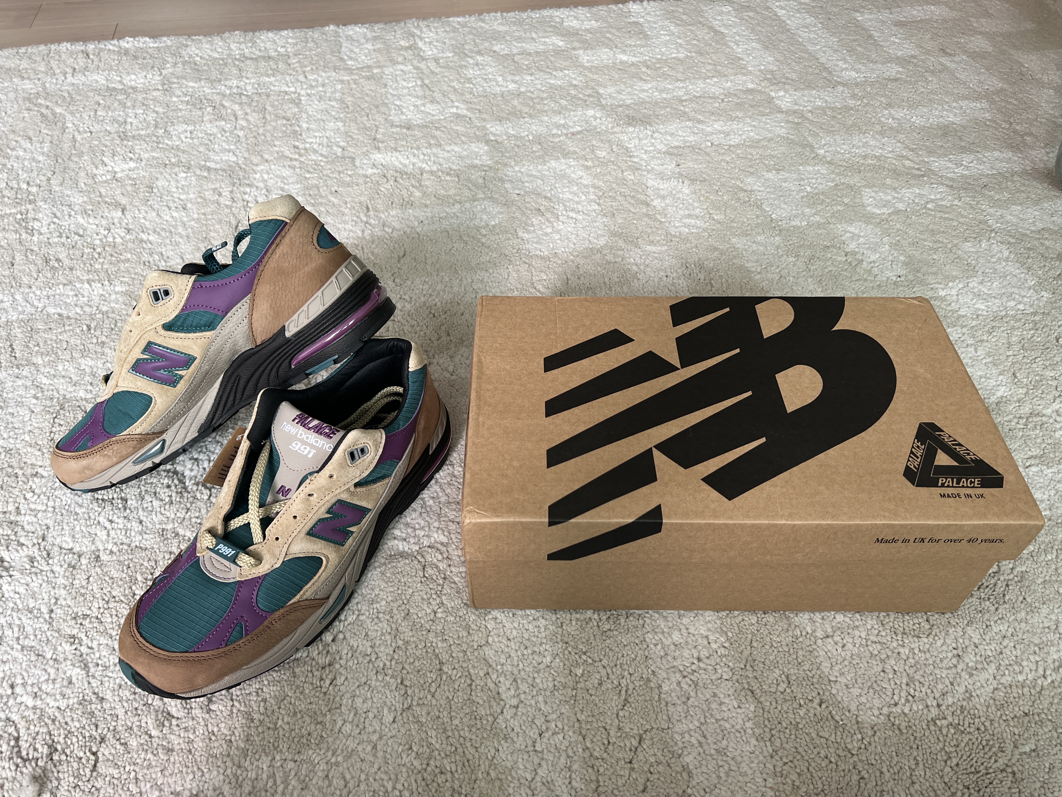 New Balance x Palace 991 Made in UK Teal Brown 착용 스타일 - 2