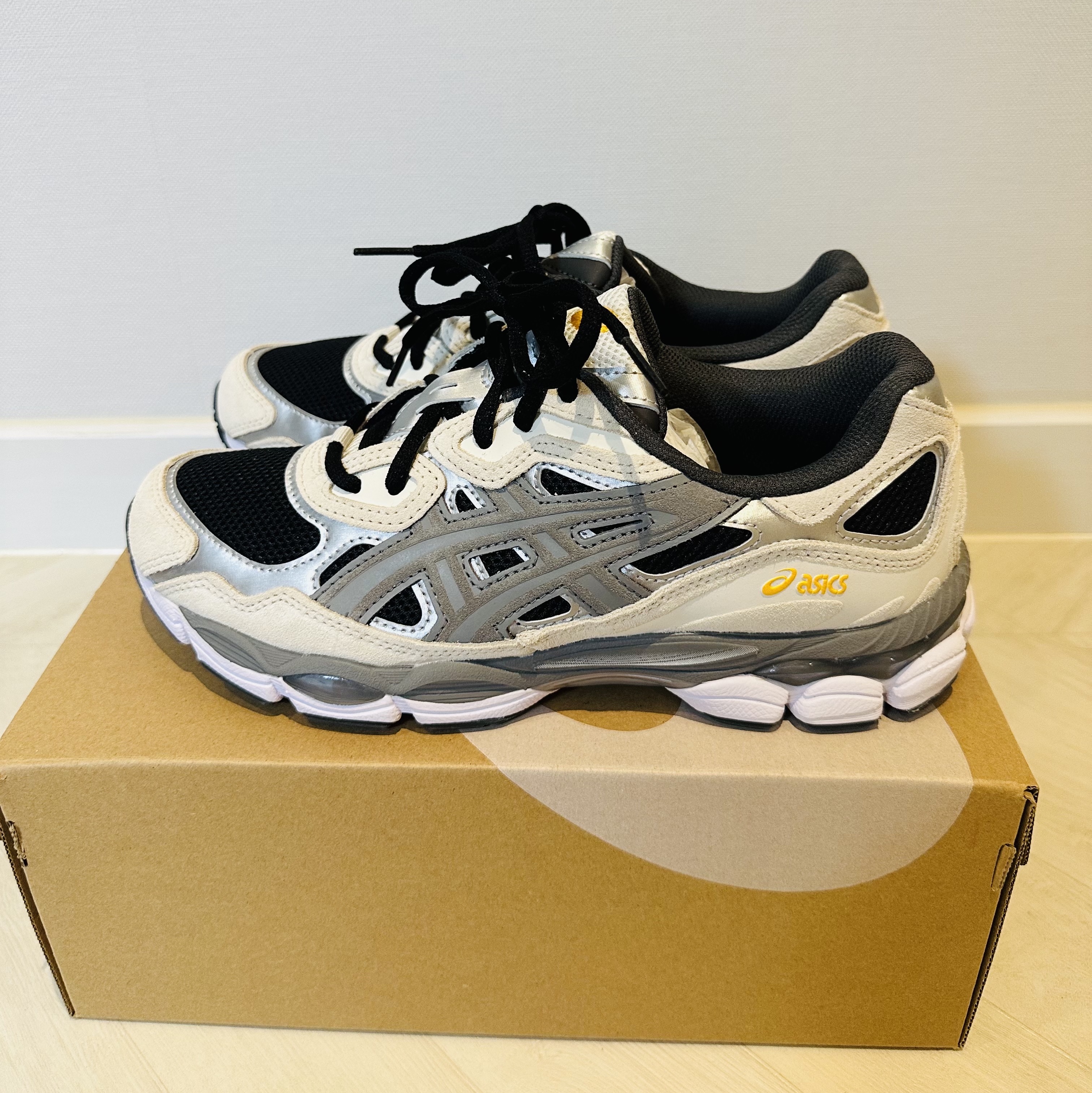 Asics Gel-NYC Black Clay Grey 착용 스타일 - 2