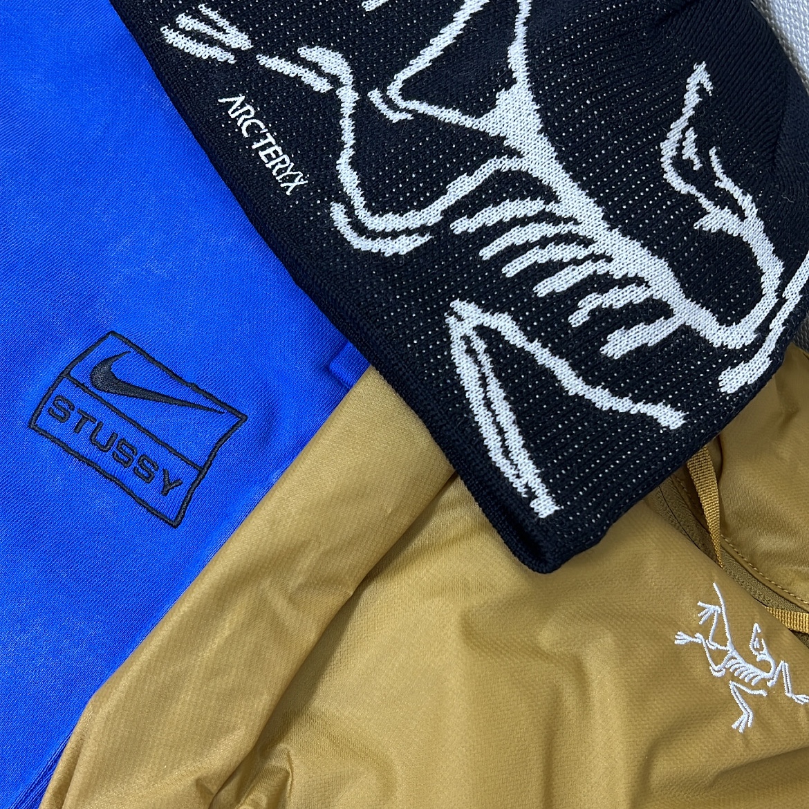 Arc'teryx Bird Head Toque Orca, Nike x Stussy NRG Acid Washed Fleece Pants Game Royal (DR4025-480) 착용 스타일