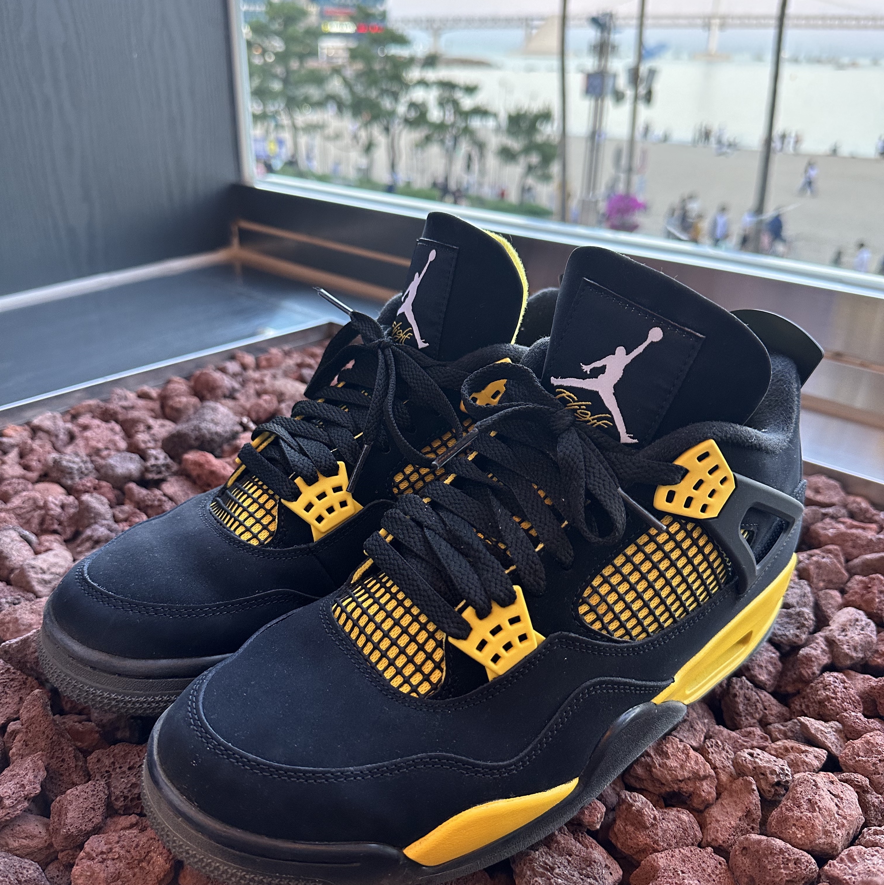 Jordan 4 Retro Thunder 2023 착용 스타일
