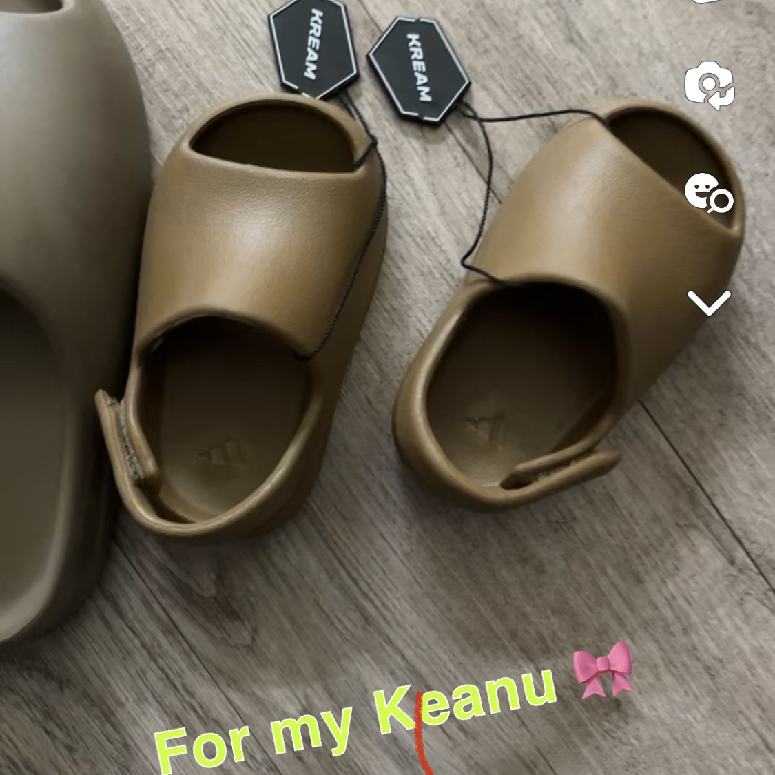(Infant) Adidas Yeezy Slide Ochre 착용 스타일