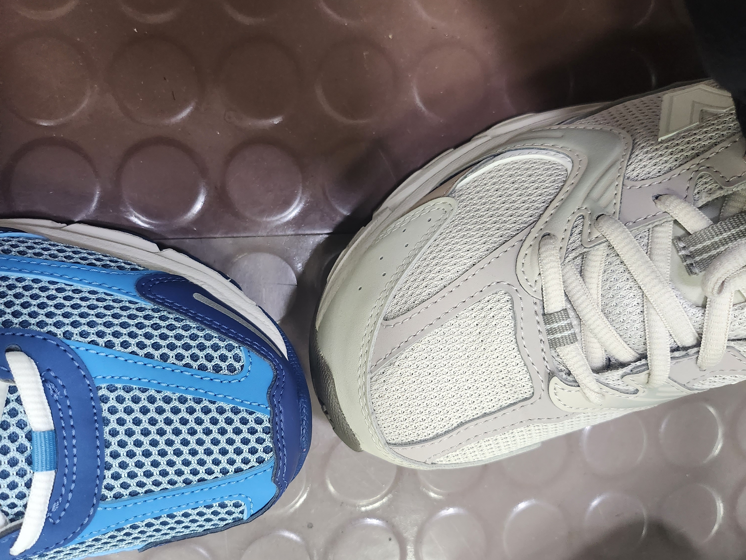 Nike Zoom Vomero 5 Mystic Navy and Worn Blue 착용 스타일 - 5