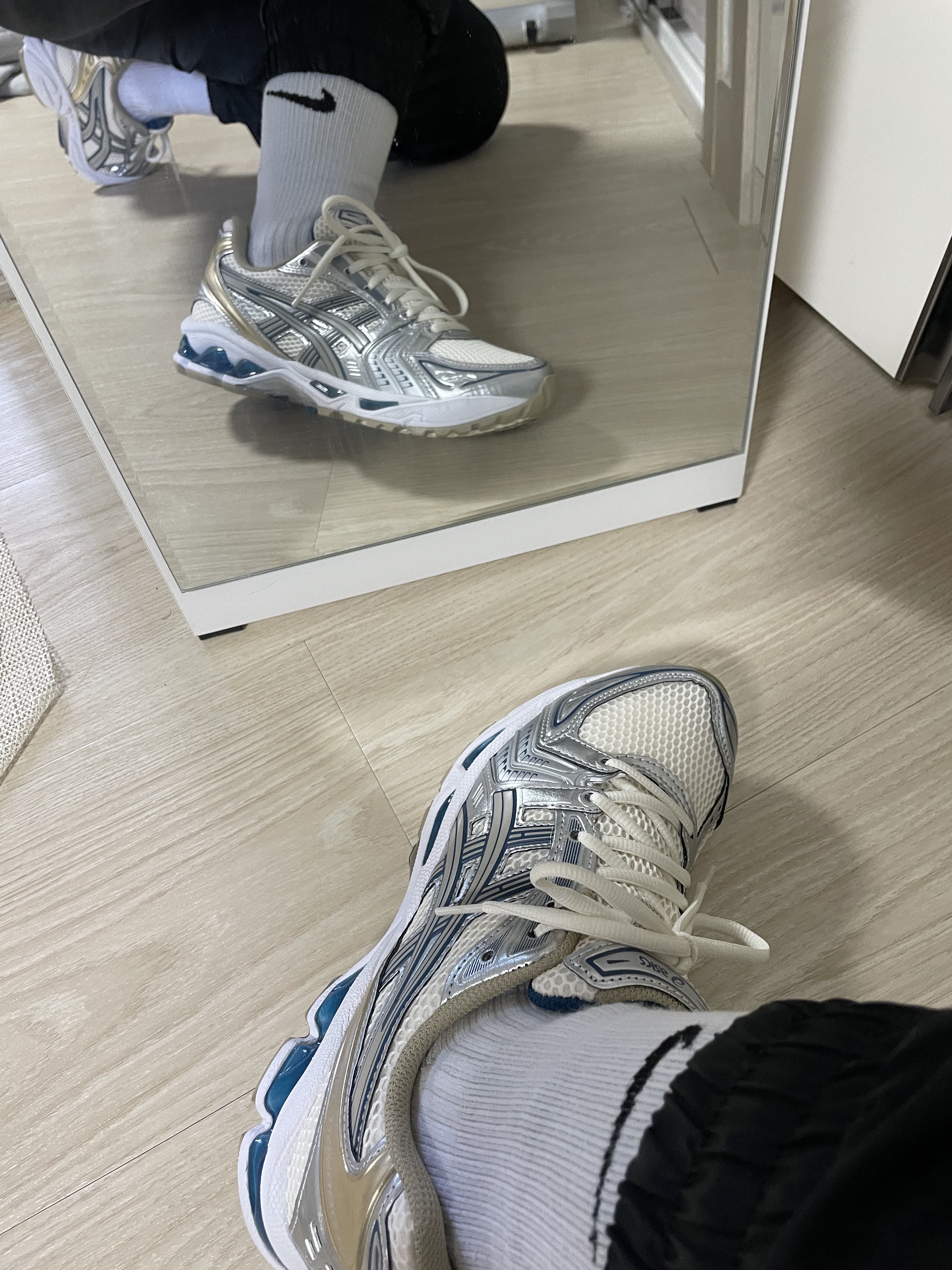 Asics Gel-Kayano 14 Cream Pure Silver 착용 스타일