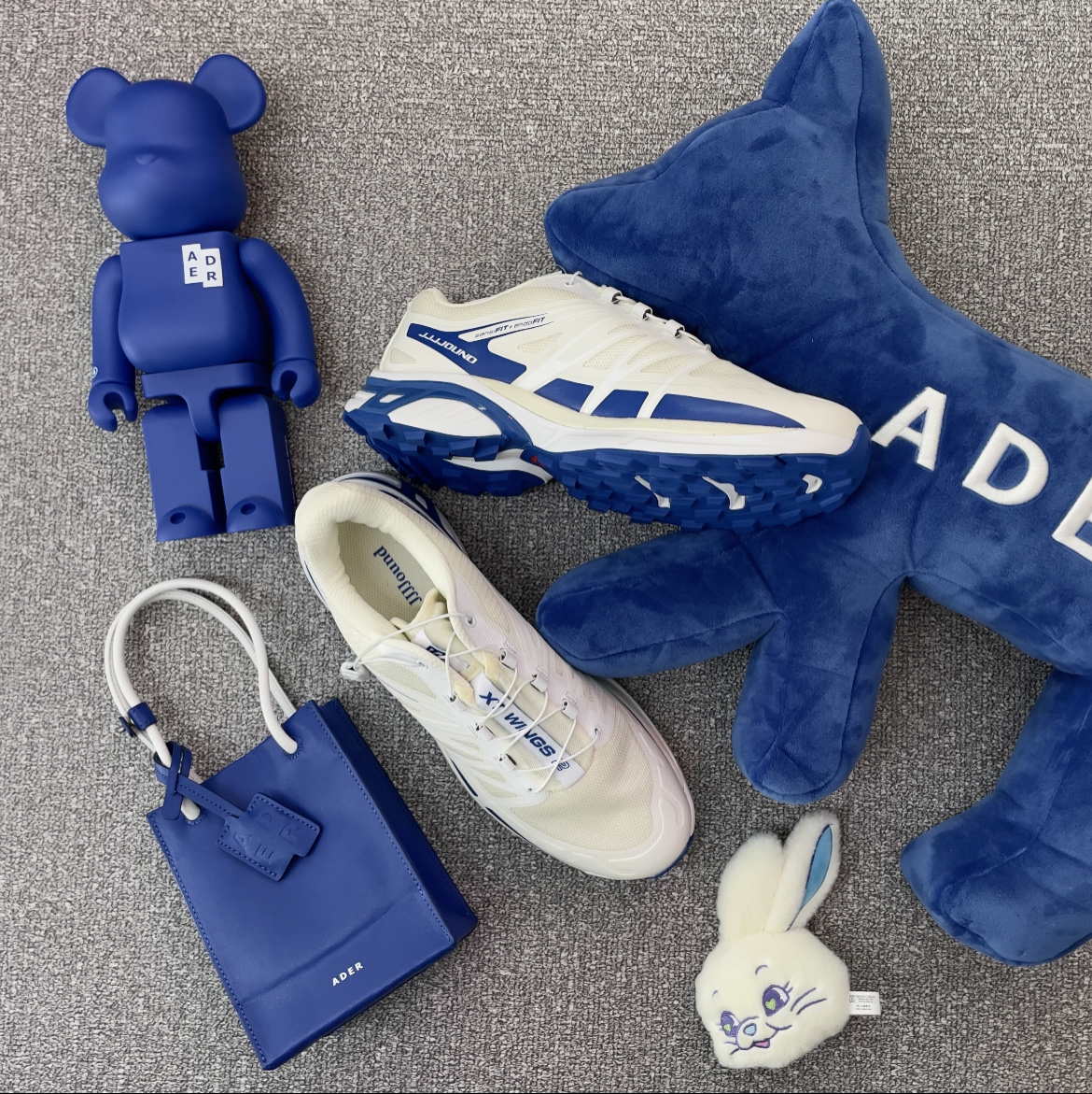Salomon x JJJJound XT-Wings 2 White Lapis Blue, Maison Kitsune x Ader Error A Kitsune Cusion Doll Blue 착용 스타일