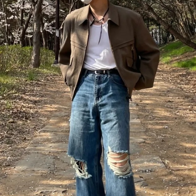 Our Legacy Ladon Leather Keychain Black 착용 스타일 - 2