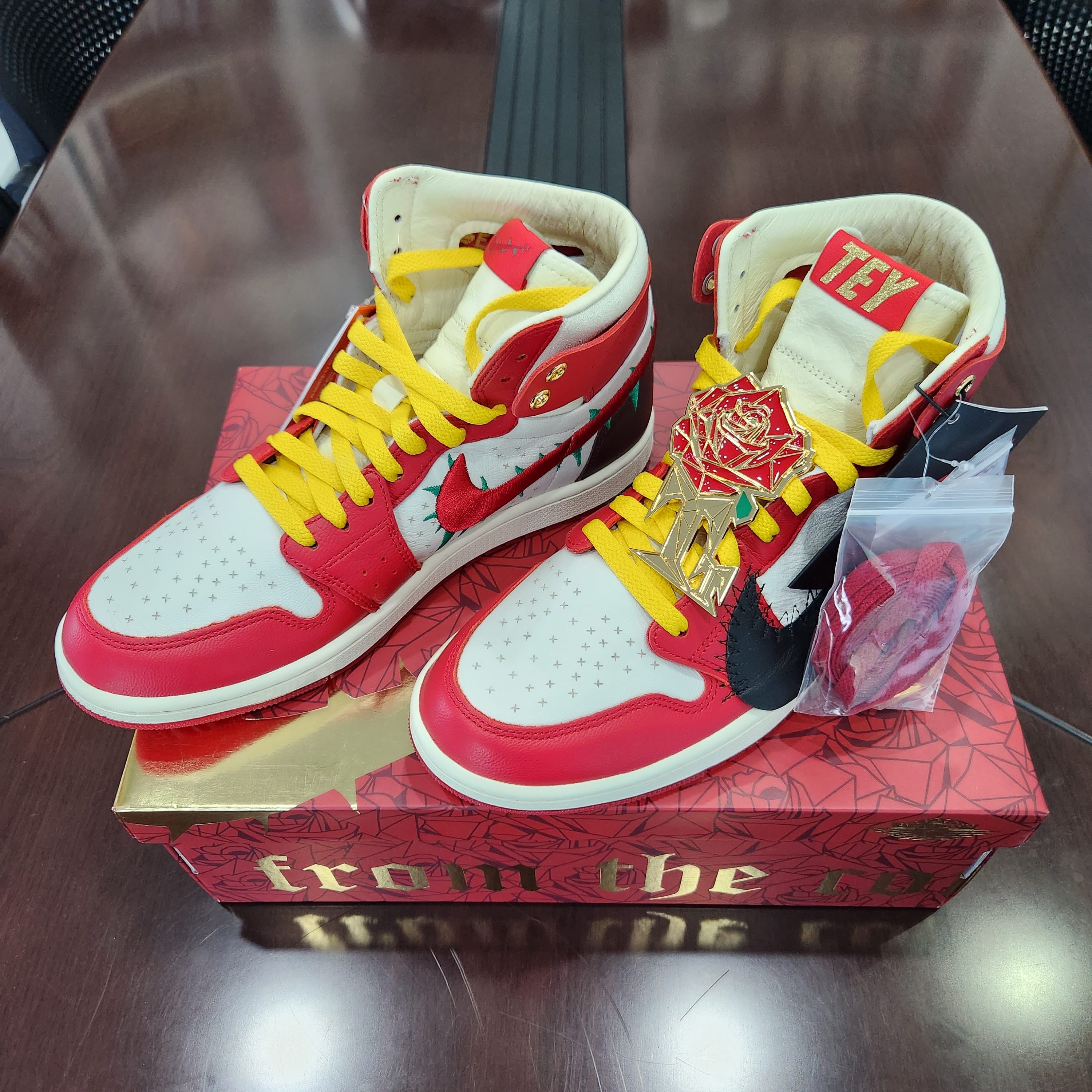 (W) Jordan 1 x Teyana Taylor Zoom CMFT 2 Gym Red 착용 스타일 - 2