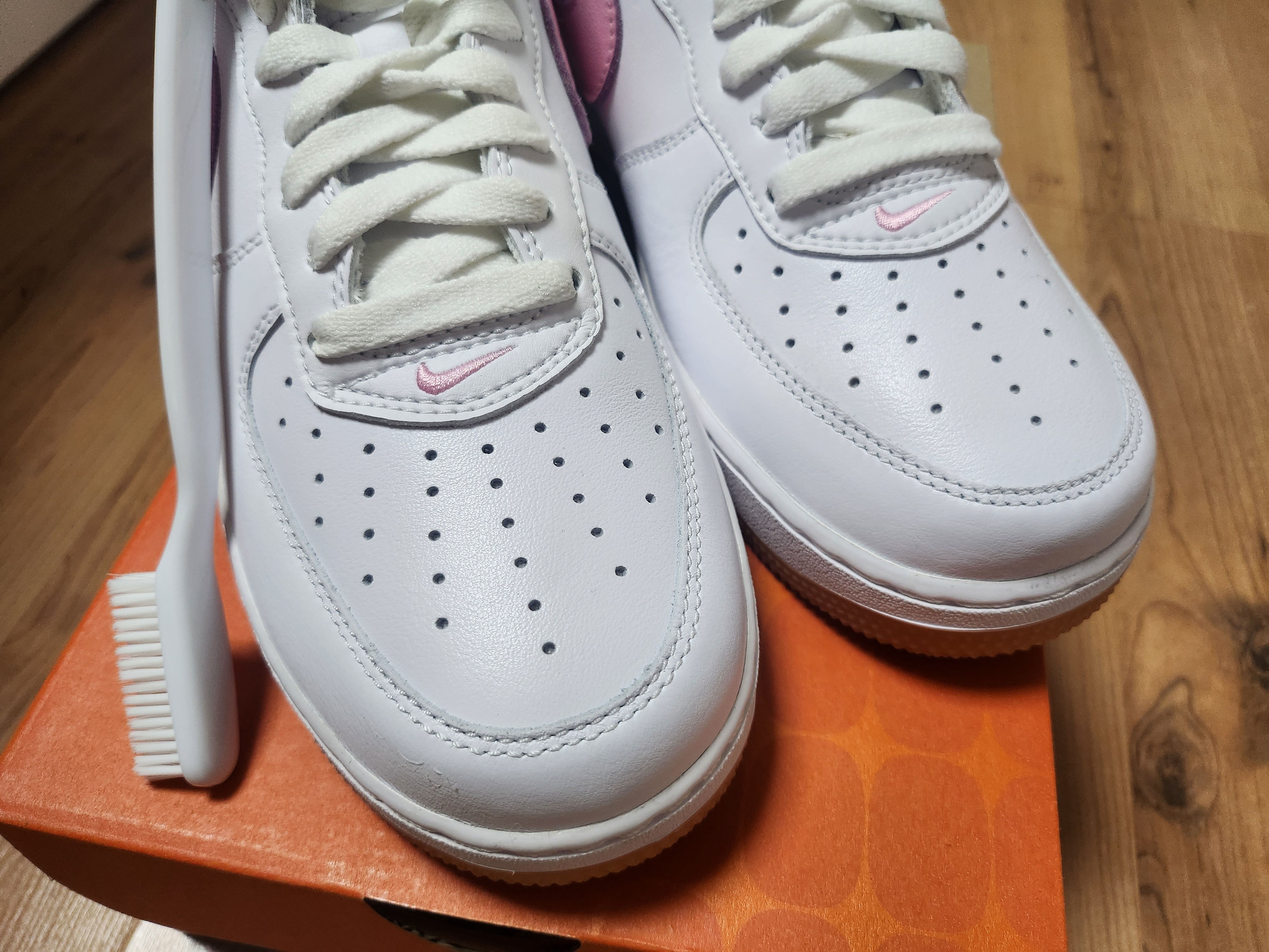 Nike Air Force 1 Low Retro Color of the Month White Pink 착용 스타일 - 2