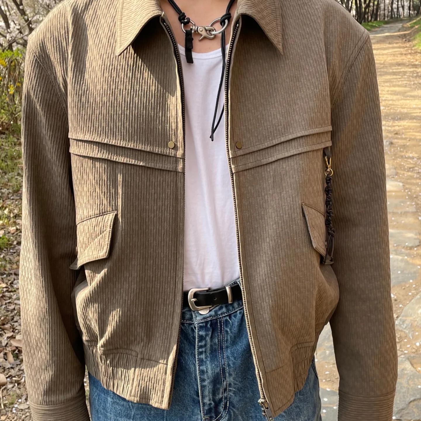 Our Legacy Ladon Leather Keychain Black 착용 스타일 - 5