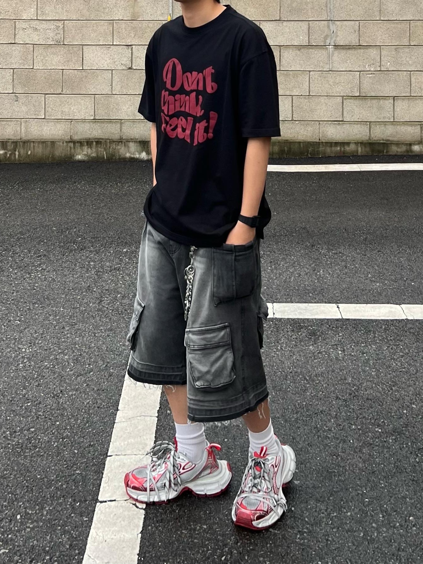 Balenciaga 3XL Sneakers White Red, Nos Couleurs Old Washed Cargo Denim Shorts Dark Grey 착용 스타일 - 4