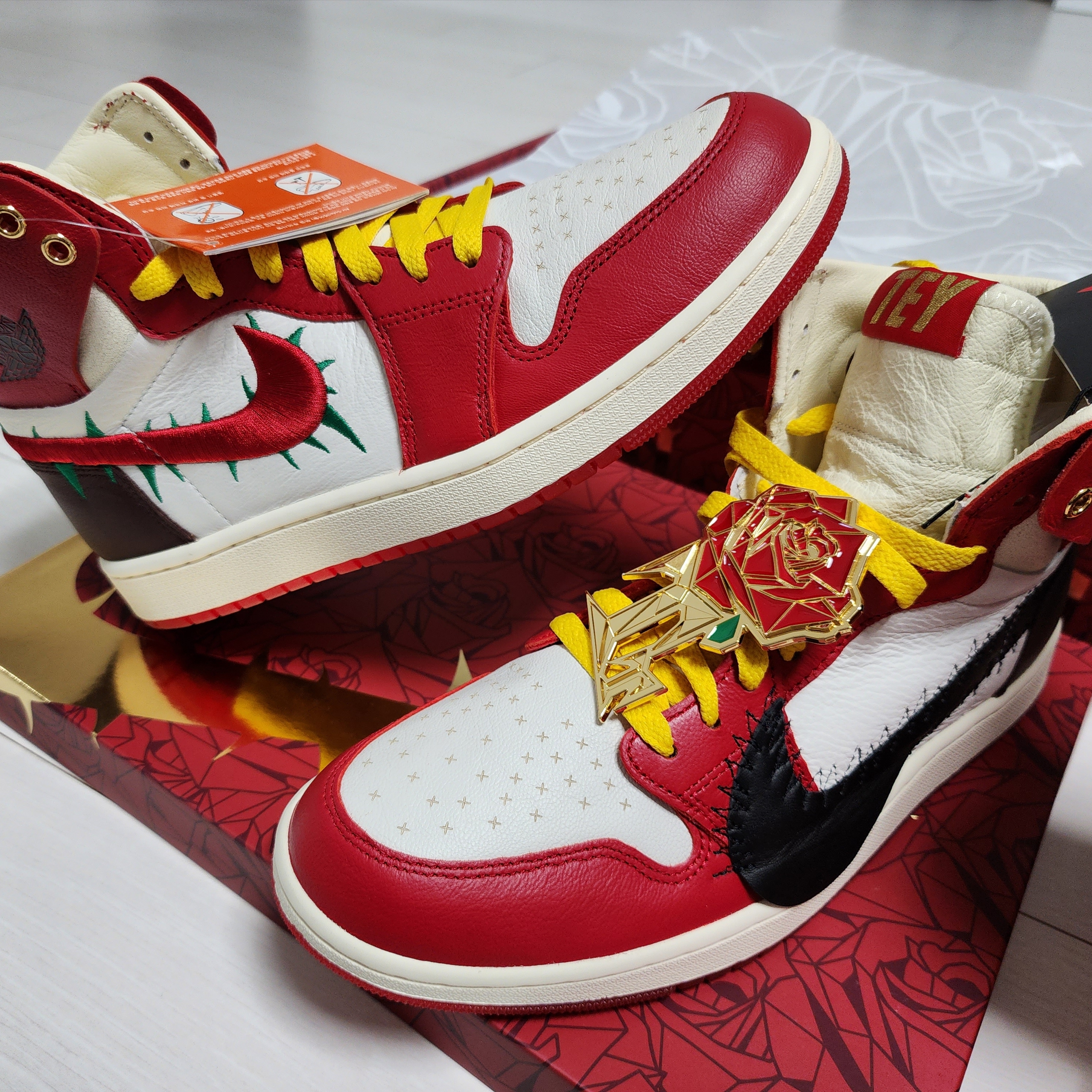 (W) Jordan 1 x Teyana Taylor Zoom CMFT 2 Gym Red, Jordan 1 Retro High OG Chicago 2022 착용 스타일 - 2