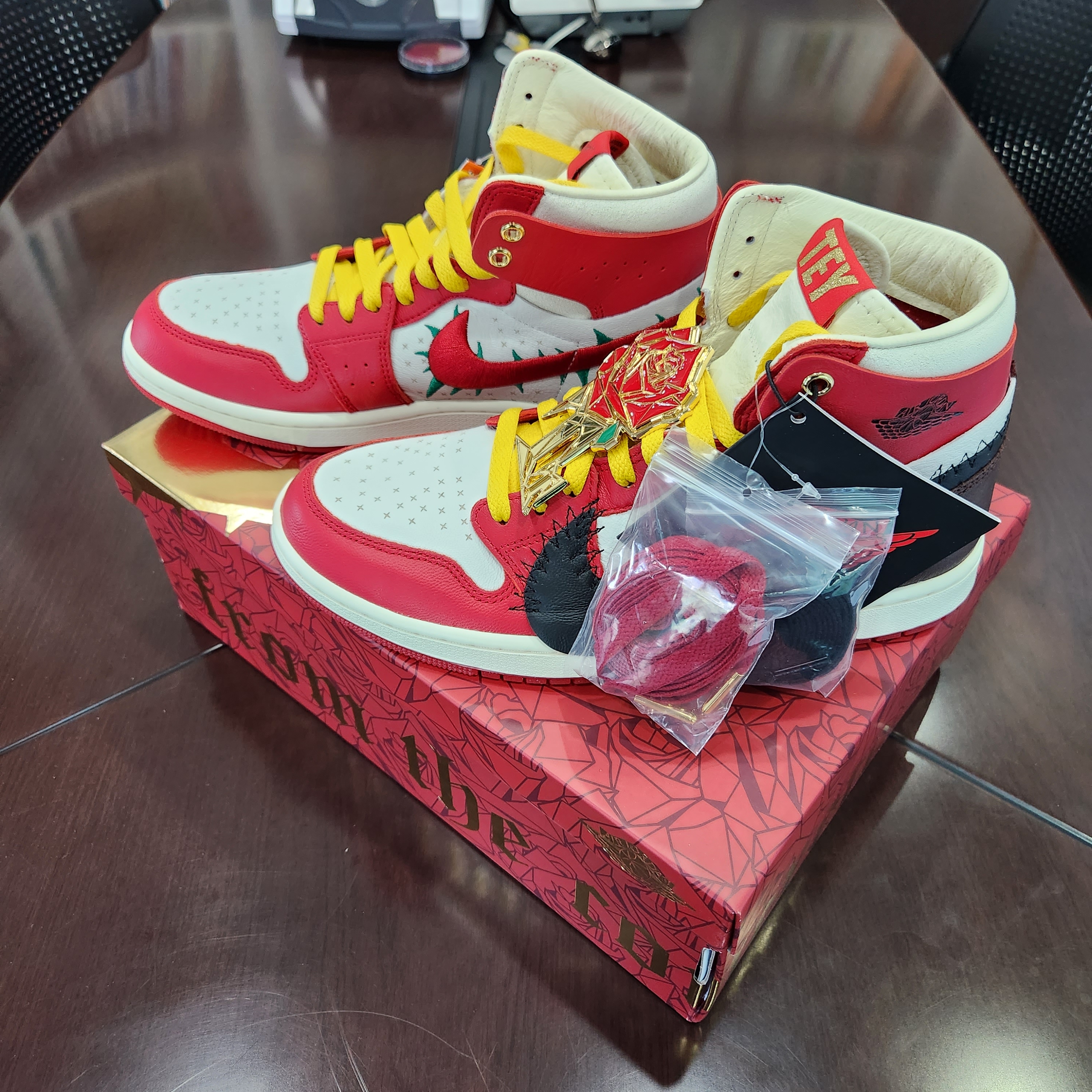 (W) Jordan 1 x Teyana Taylor Zoom CMFT 2 Gym Red 착용 스타일 - 3