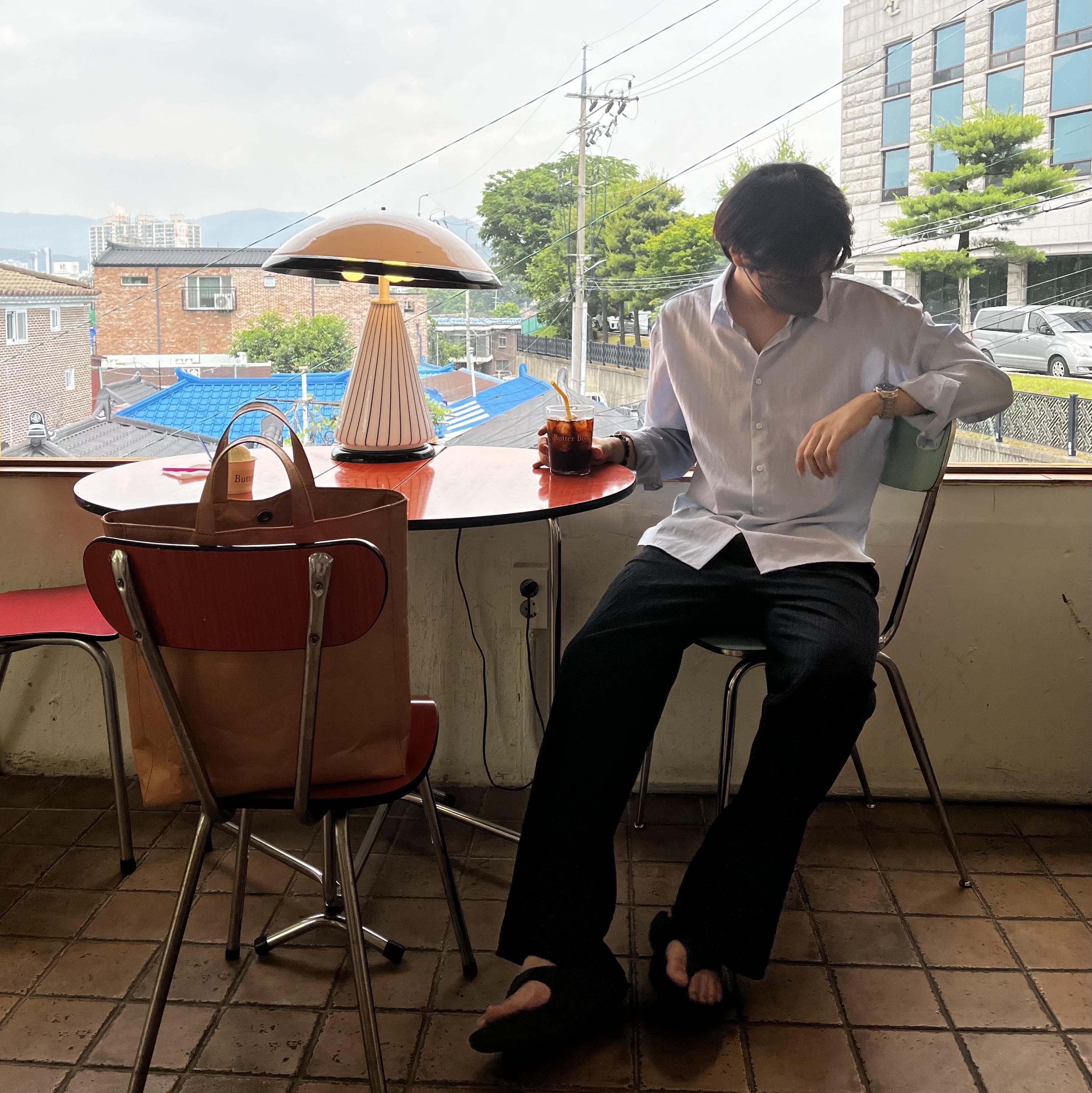 우포스 오리지날 블랙 착용 스타일 - 2