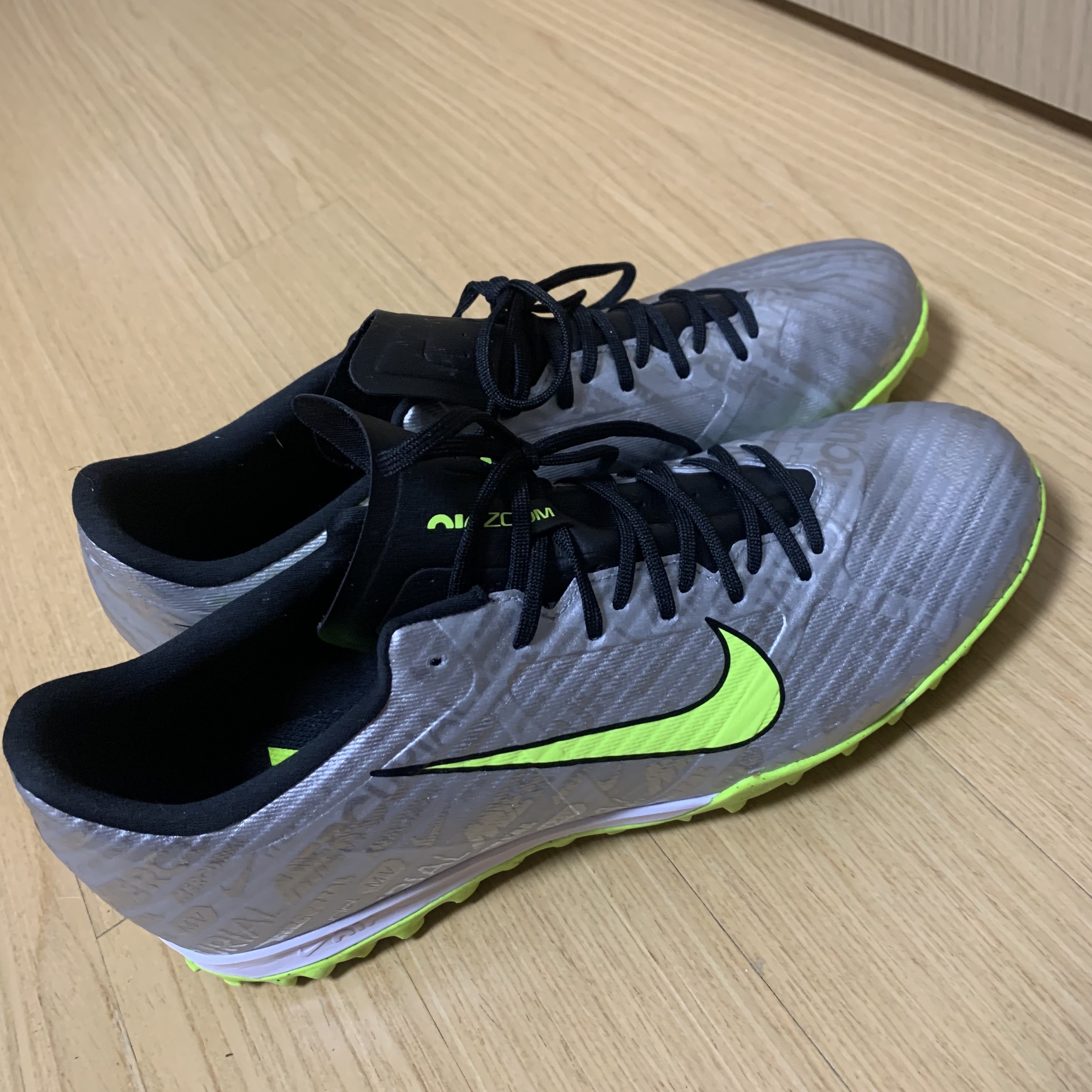 Nike Zoom Mercurial Vapor 15 Academy XXV TF Metallic Silver Volt 착용 스타일 - 1