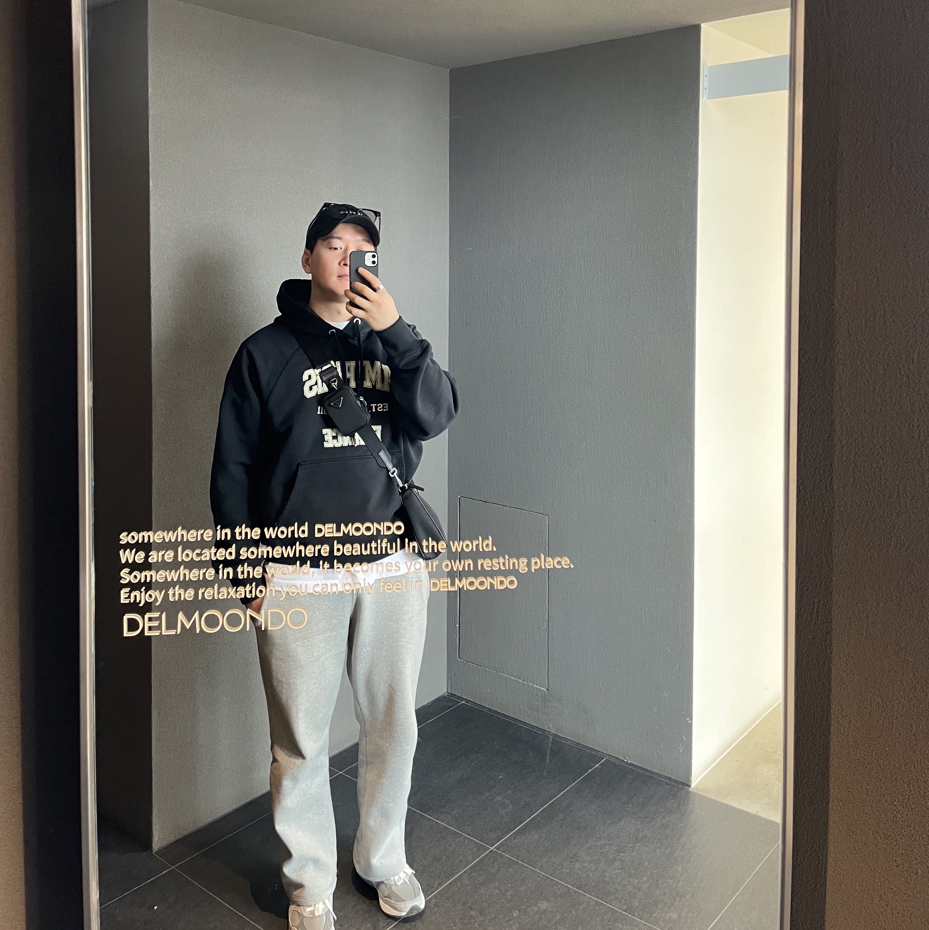Ami Paris France Hood Sweatshirt Black, New Balance 993 Made in USA Grey - D Standard 착용 스타일