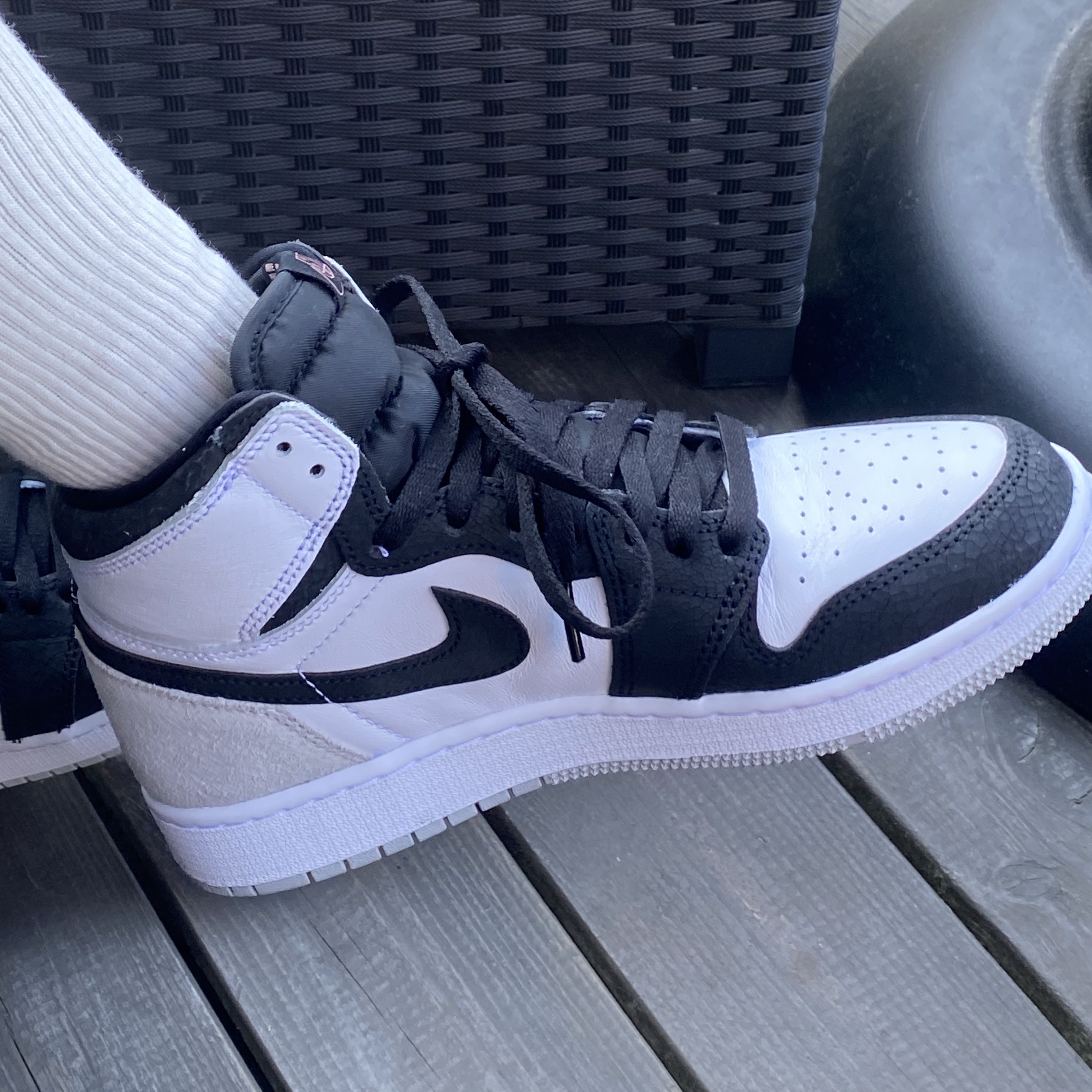 Jordan 1 Retro High OG Bleached Coral 착용 스타일