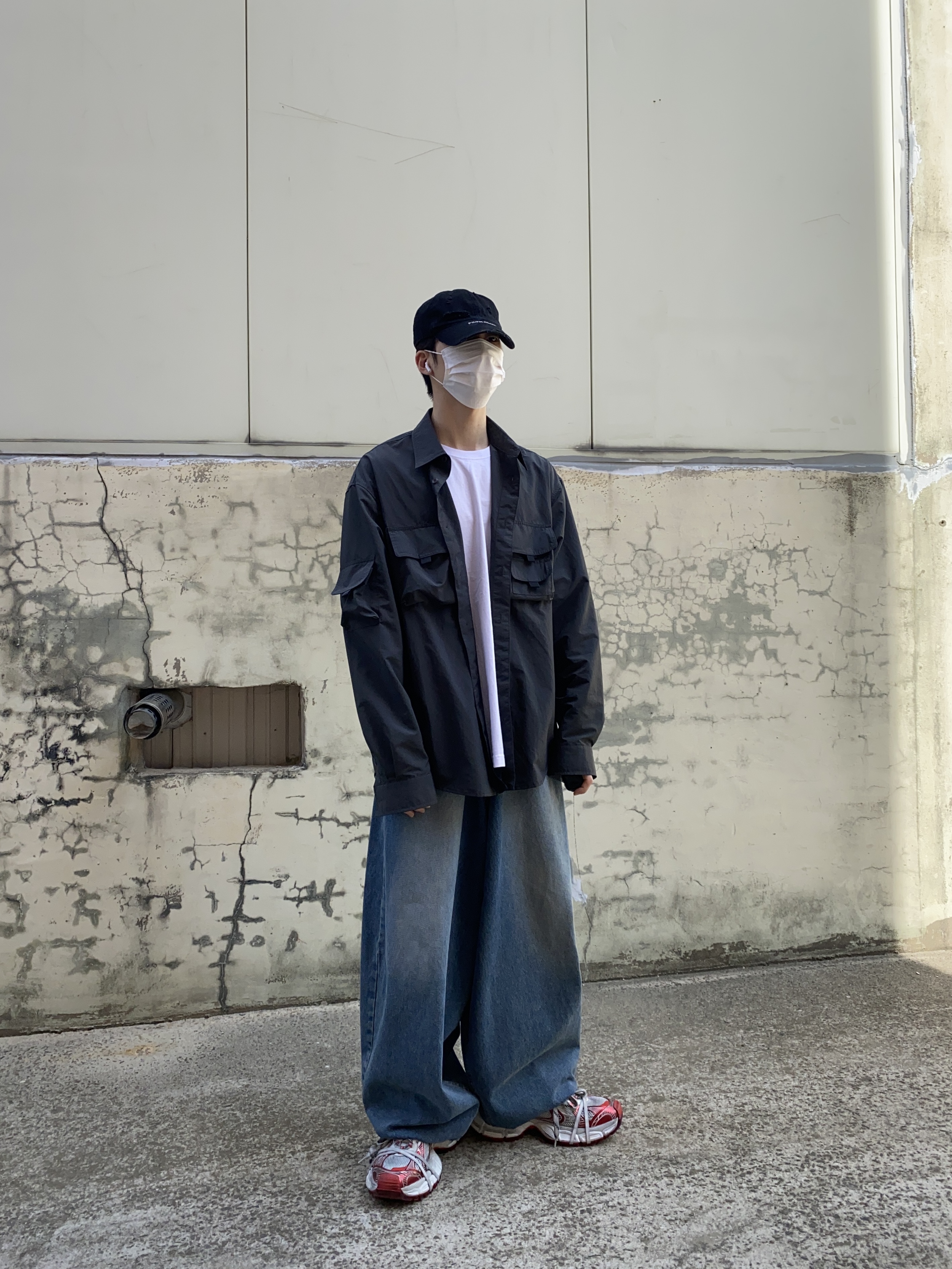 발렌시아가 3XL 스니커즈 화이트 레드, 프로젝트 G/R 디스트레스 필스 클럽 캡 워시드 블랙 착용 스타일 - 1