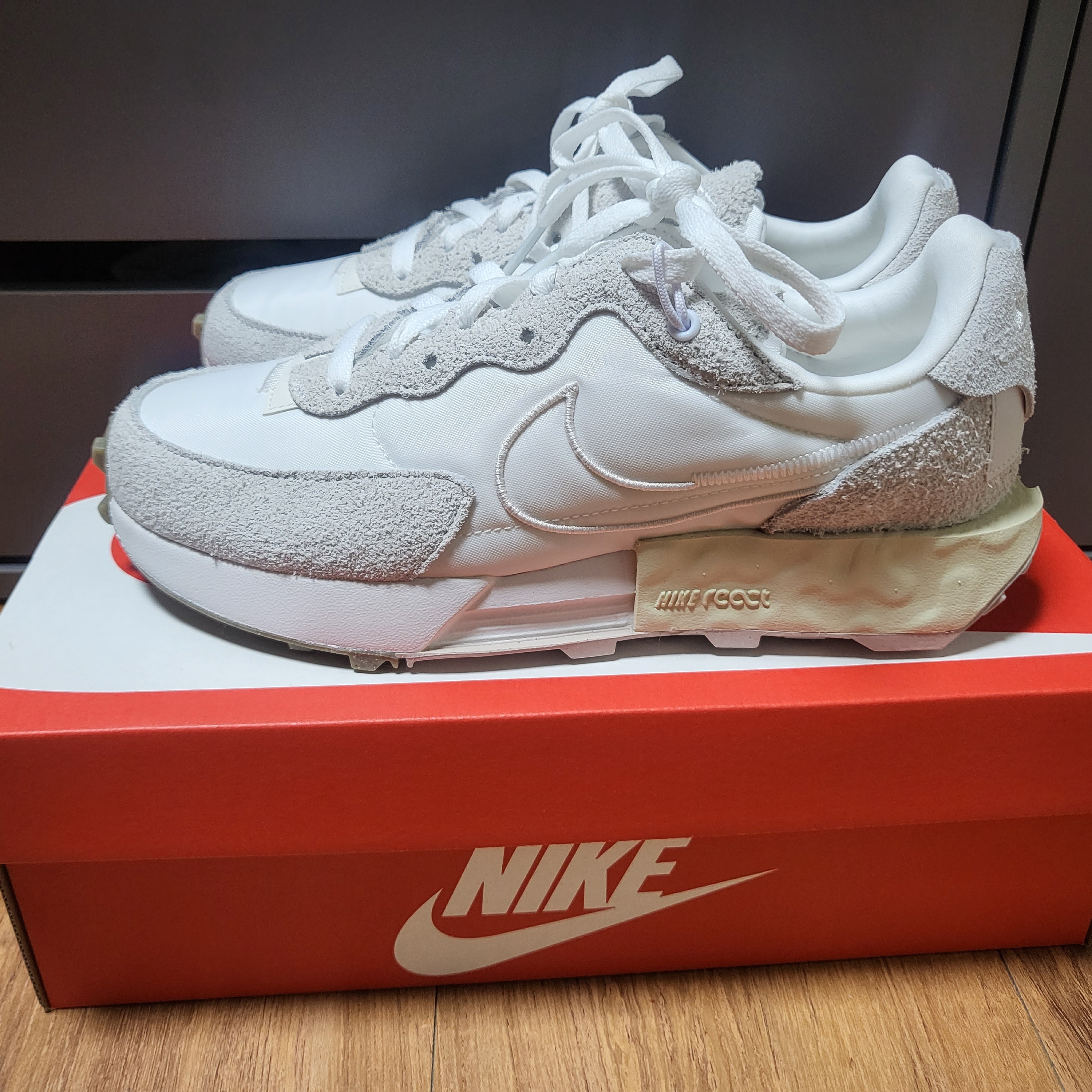 (W) Nike Fontanka Waffle White 착용 스타일