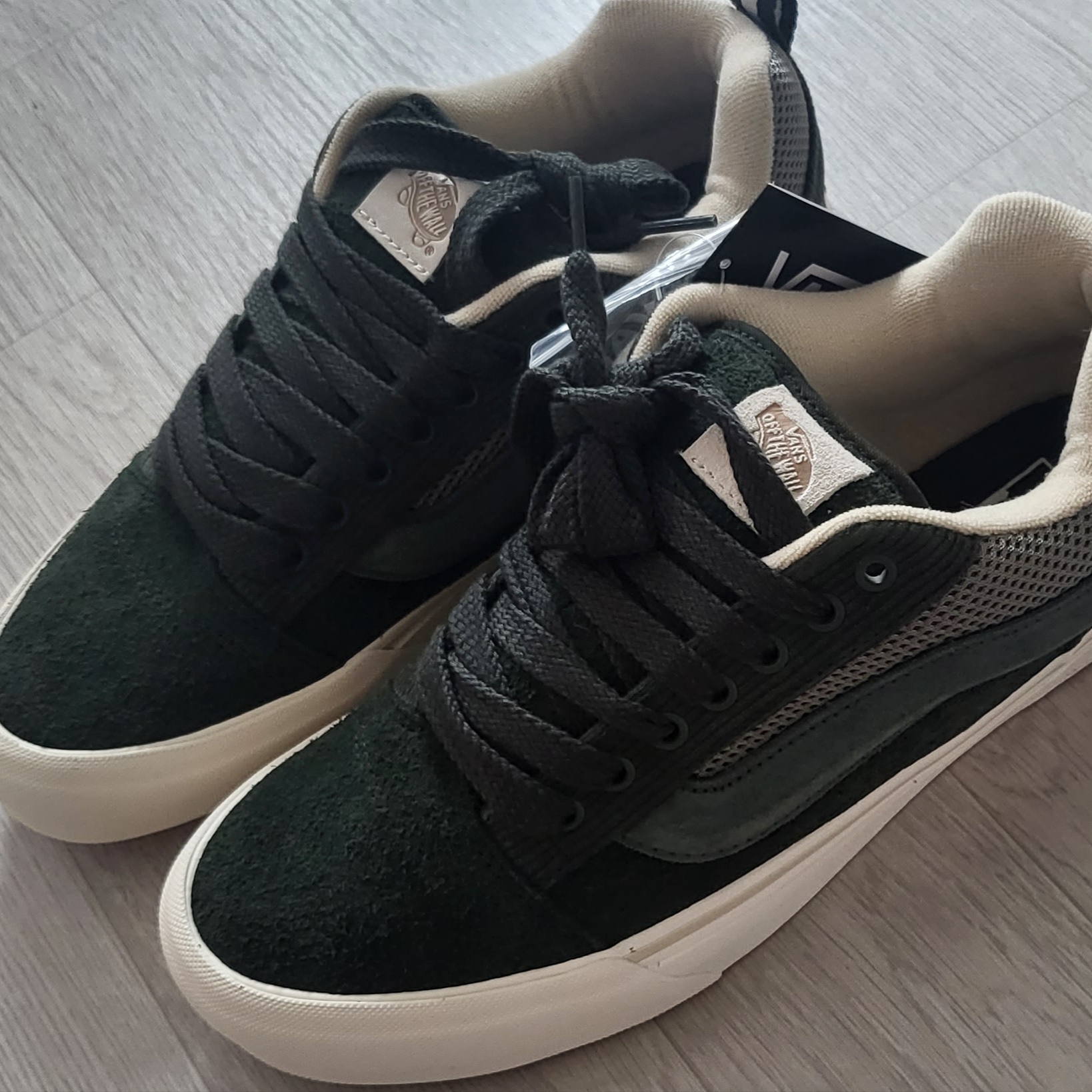 Vans Knu-Skool Black True White 착용 스타일 - 3