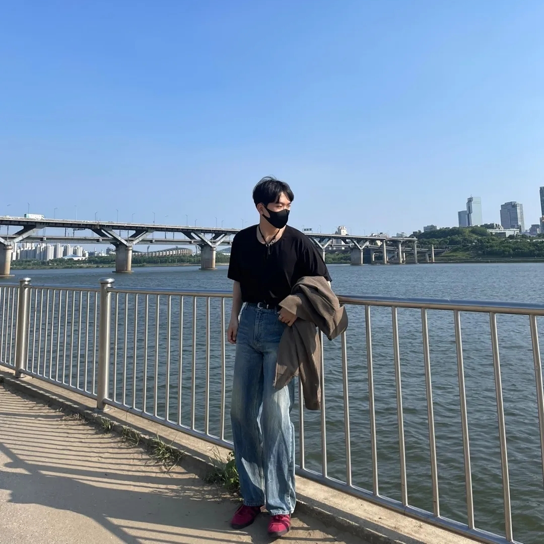 Our Legacy Ladon Leather Keychain Black, Adidas Tobacco Gruen Collegiate Burgundy 착용 스타일 - 1