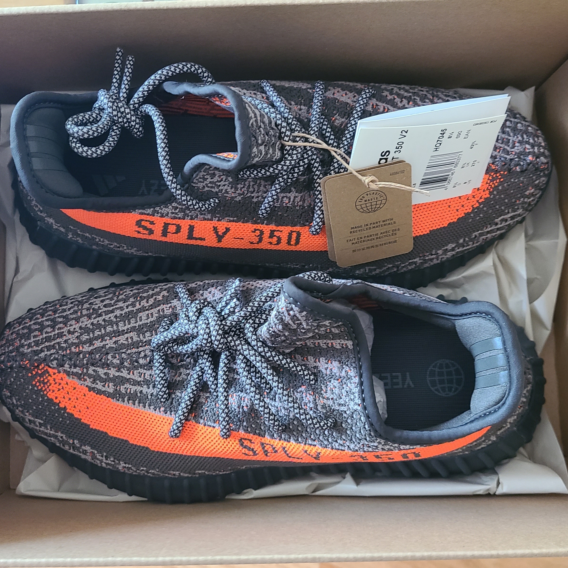 Adidas Yeezy Boost 350 V2 Carbon Beluga 착용 스타일