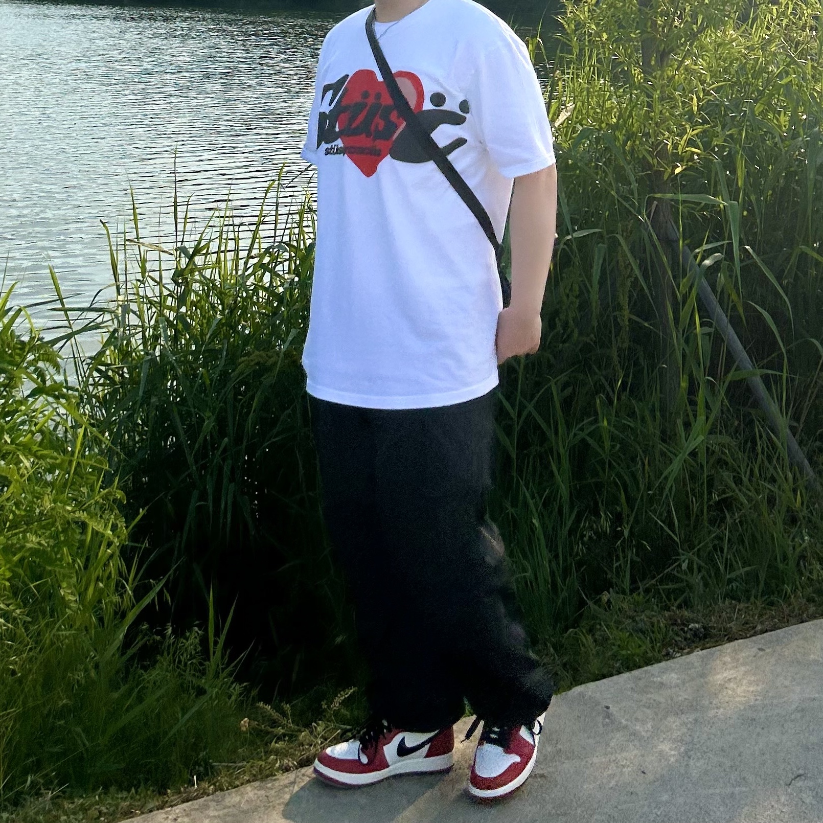 Jordan 1 Retro High OG Chicago 2022, Stussy x Cactus Plant Flea Market Heart T-Shirt 착용 스타일 - 2