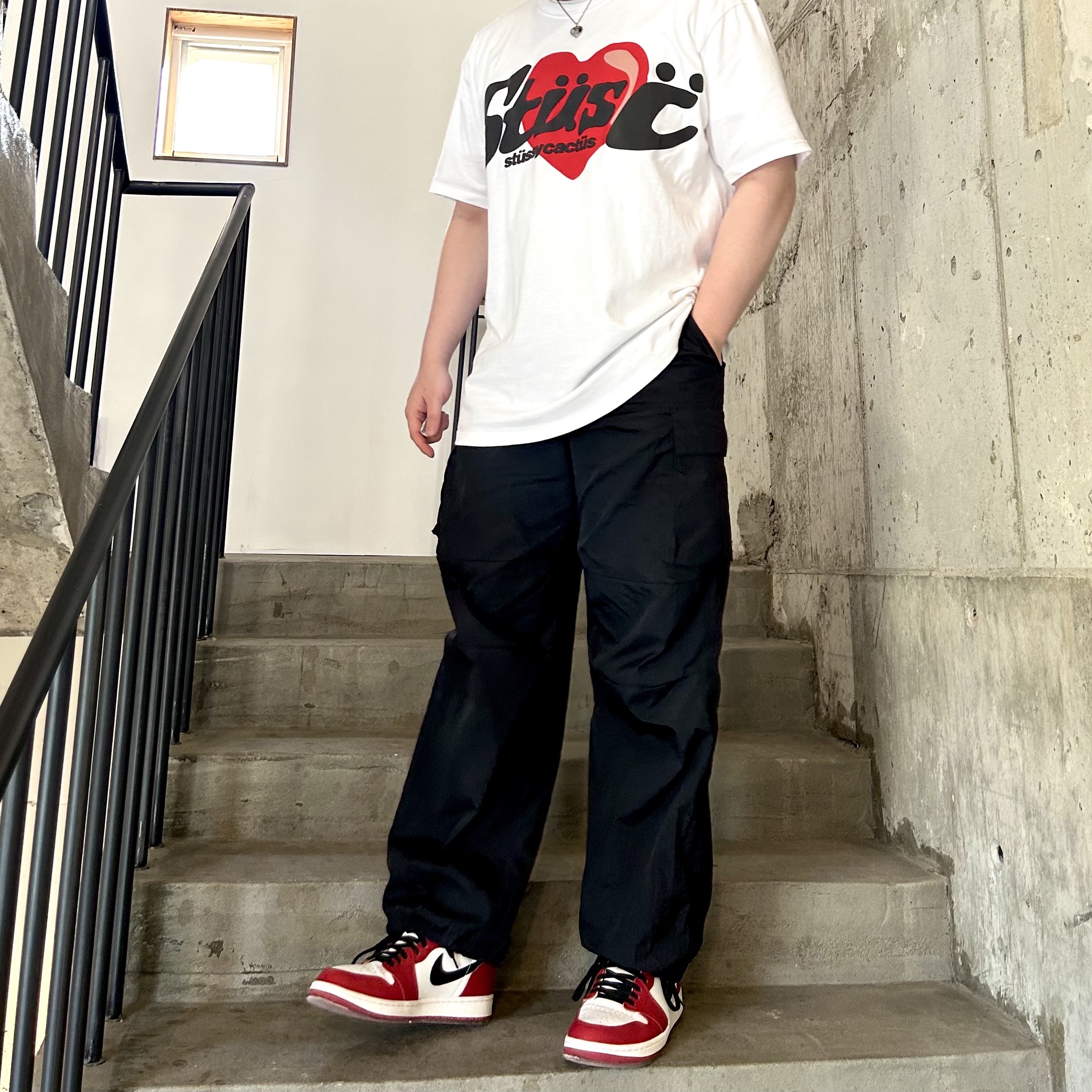 Jordan 1 Retro High OG Chicago 2022, Stussy x Cactus Plant Flea Market Heart T-Shirt 착용 스타일 - 1