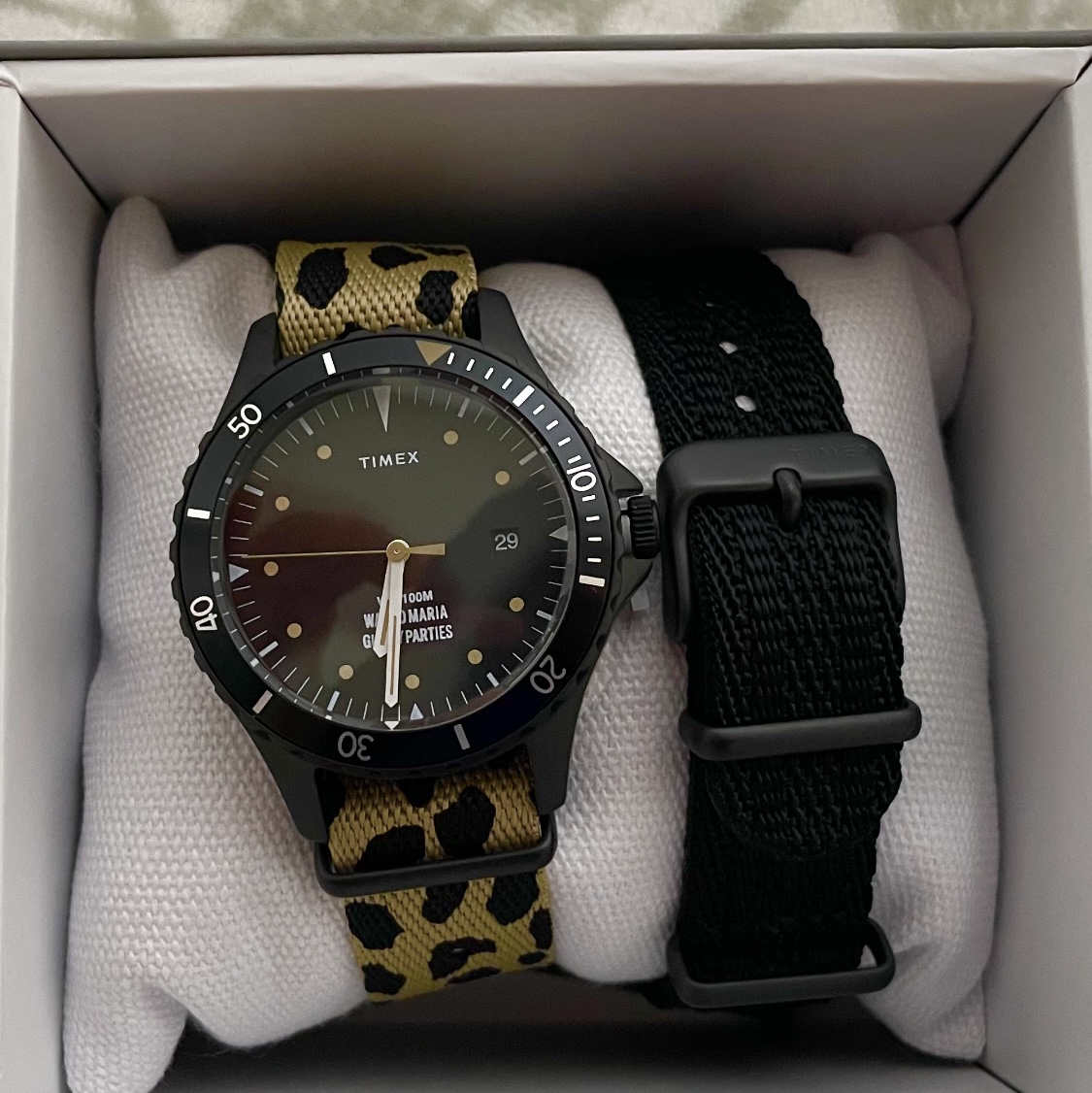 Timex x Wacko Maria x END. Navi 38 Giftset Leopard & Black, Paraboot Barth Marine Lisse Blanc 착용 스타일 - 2