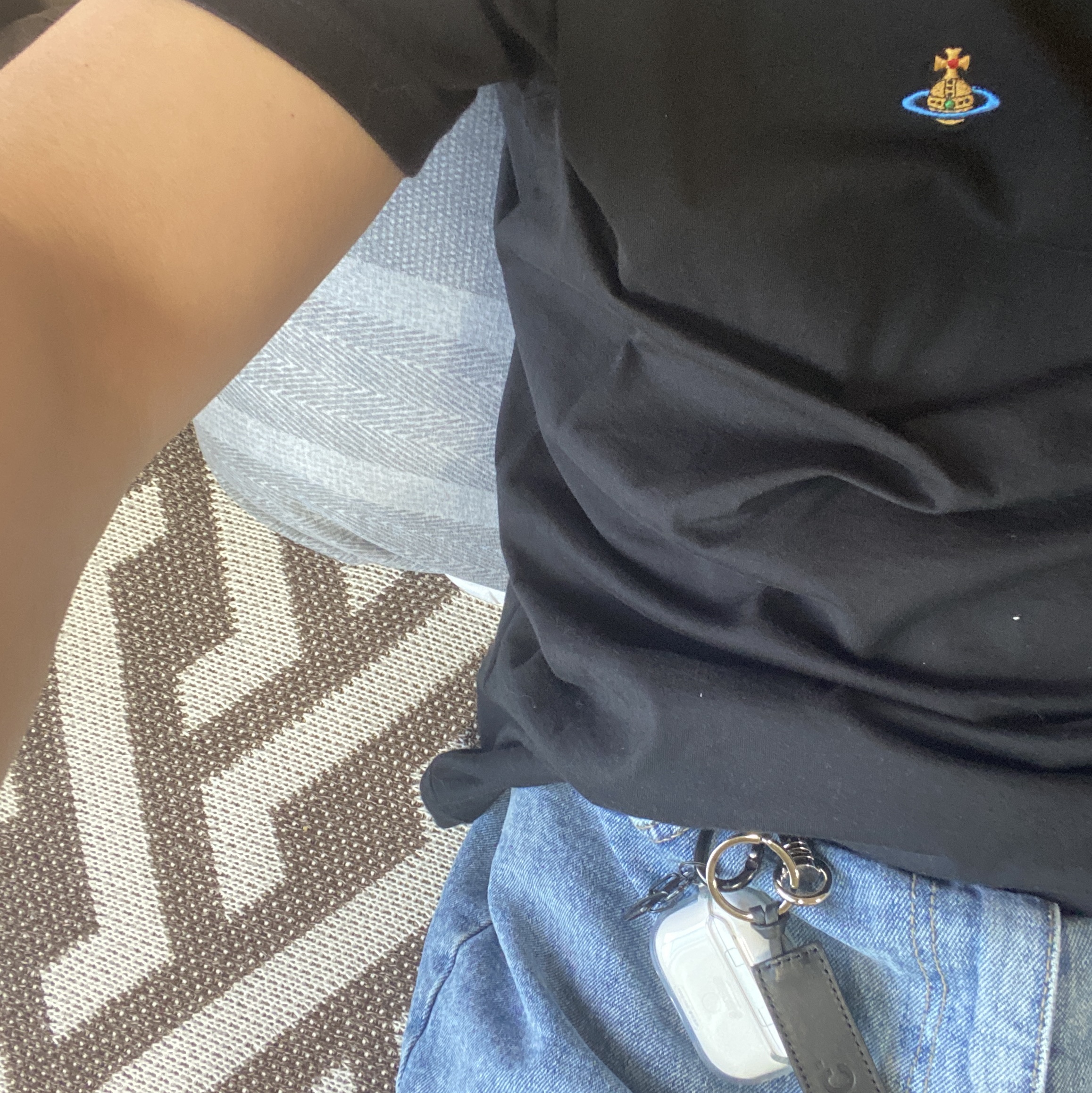 Vivienne Westwood Classic Logo T-Shirt Black, A.P.C. Keyring Black 착용 스타일