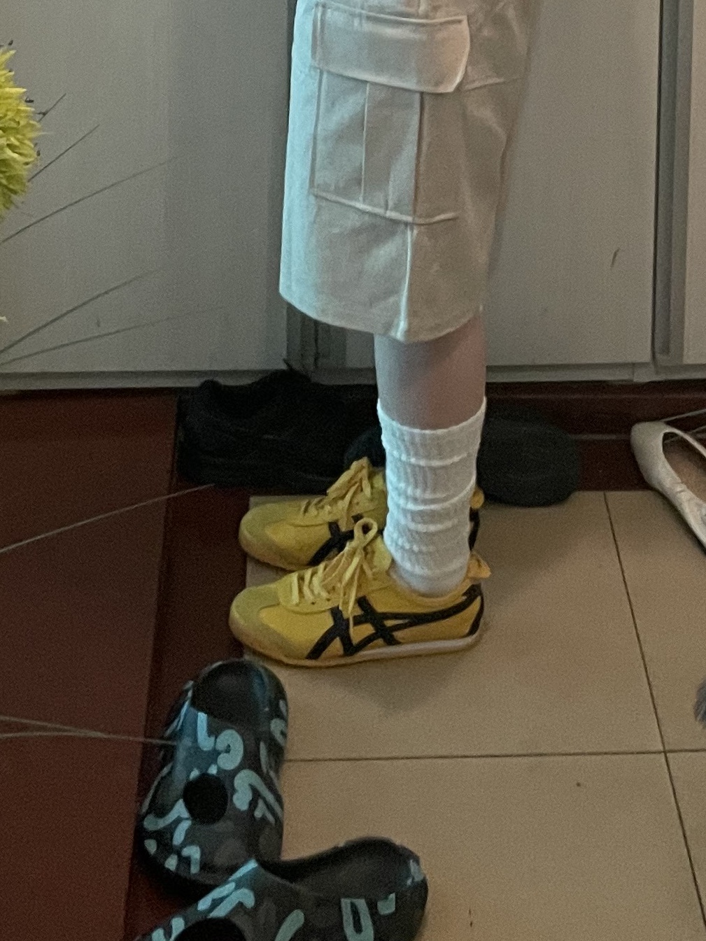 Onitsuka Tiger Mexico 66 Yellow Black 착용 스타일 - 3