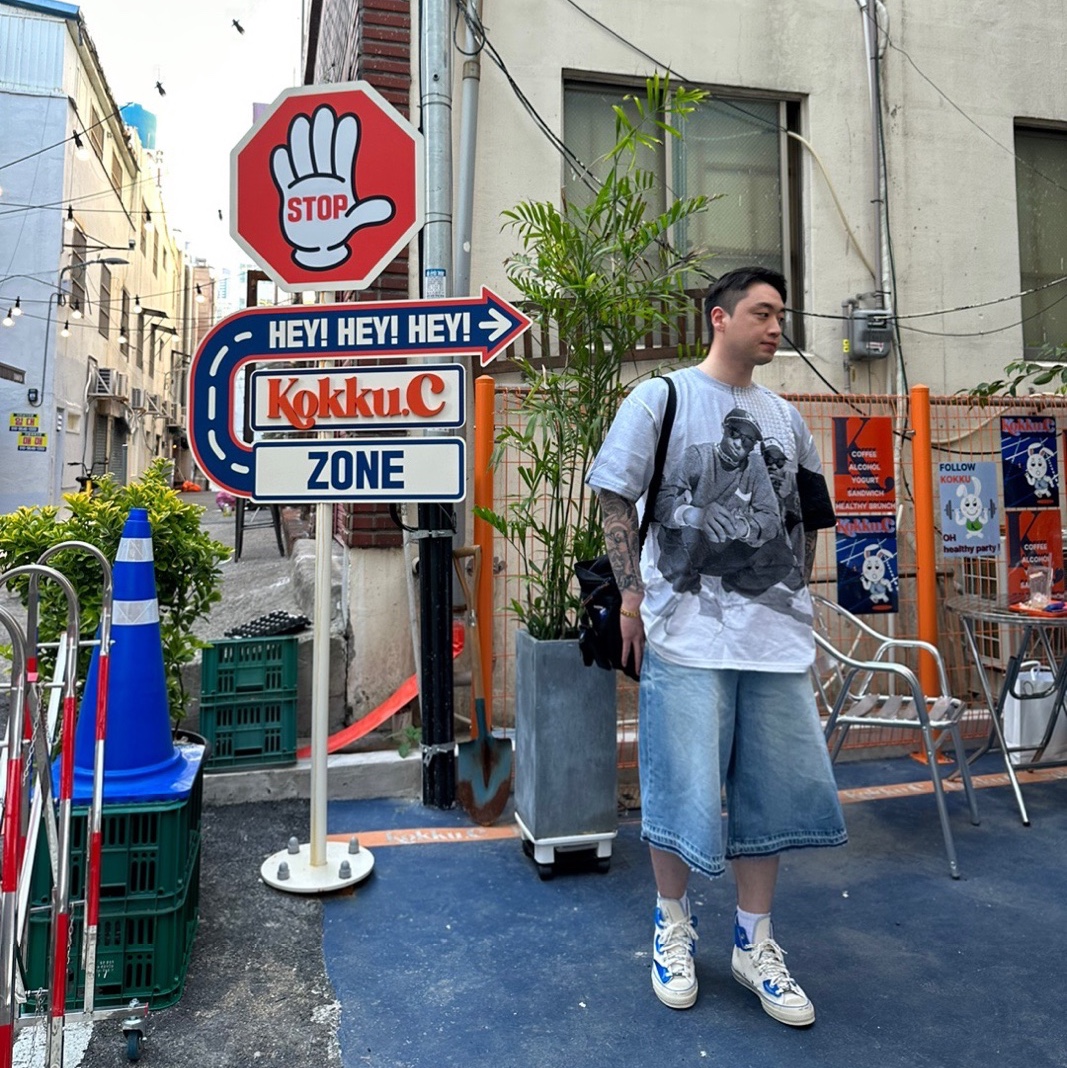 Converse x Ader Error Chuck 70 High White, Stussy x Gang Starr T-Shirt White 착용 스타일 - 2