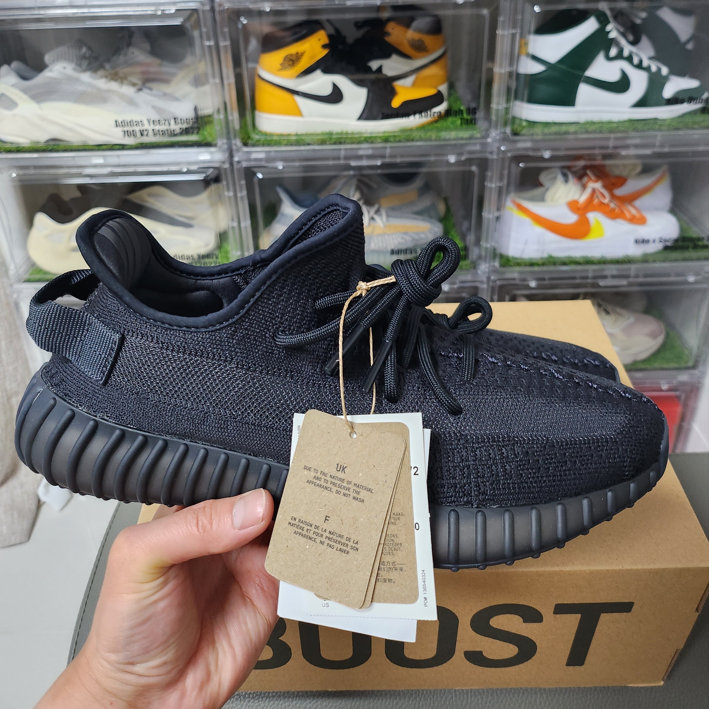 Adidas Yeezy Boost 350 V2 Onyx 착용 스타일 - 2