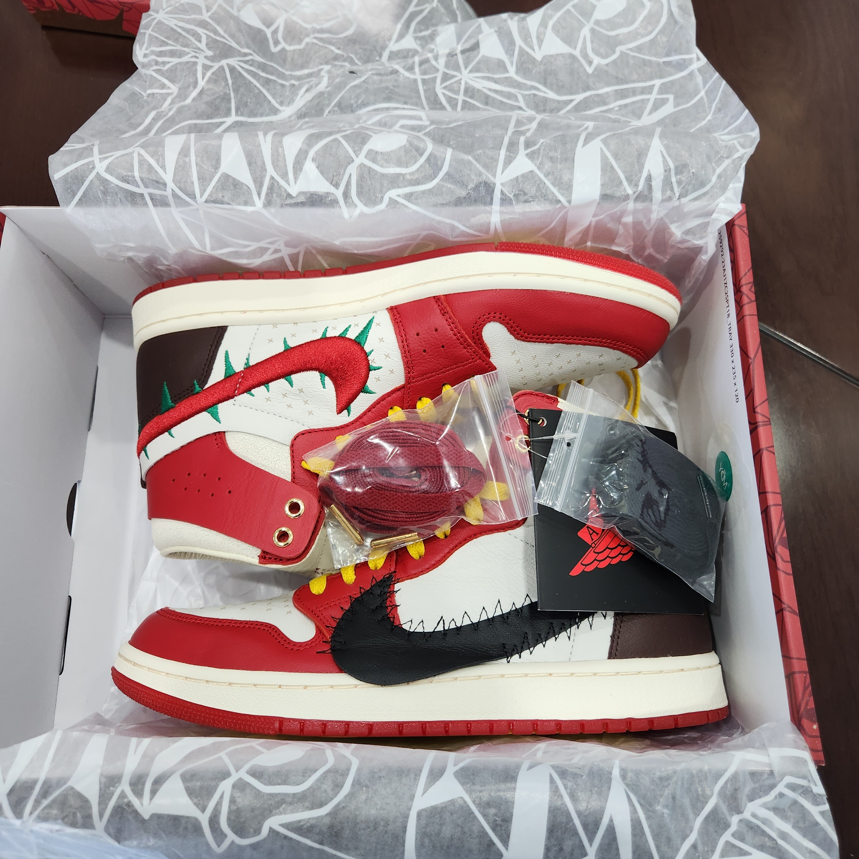 (W) Jordan 1 x Teyana Taylor Zoom CMFT 2 Gym Red 착용 스타일 - 1