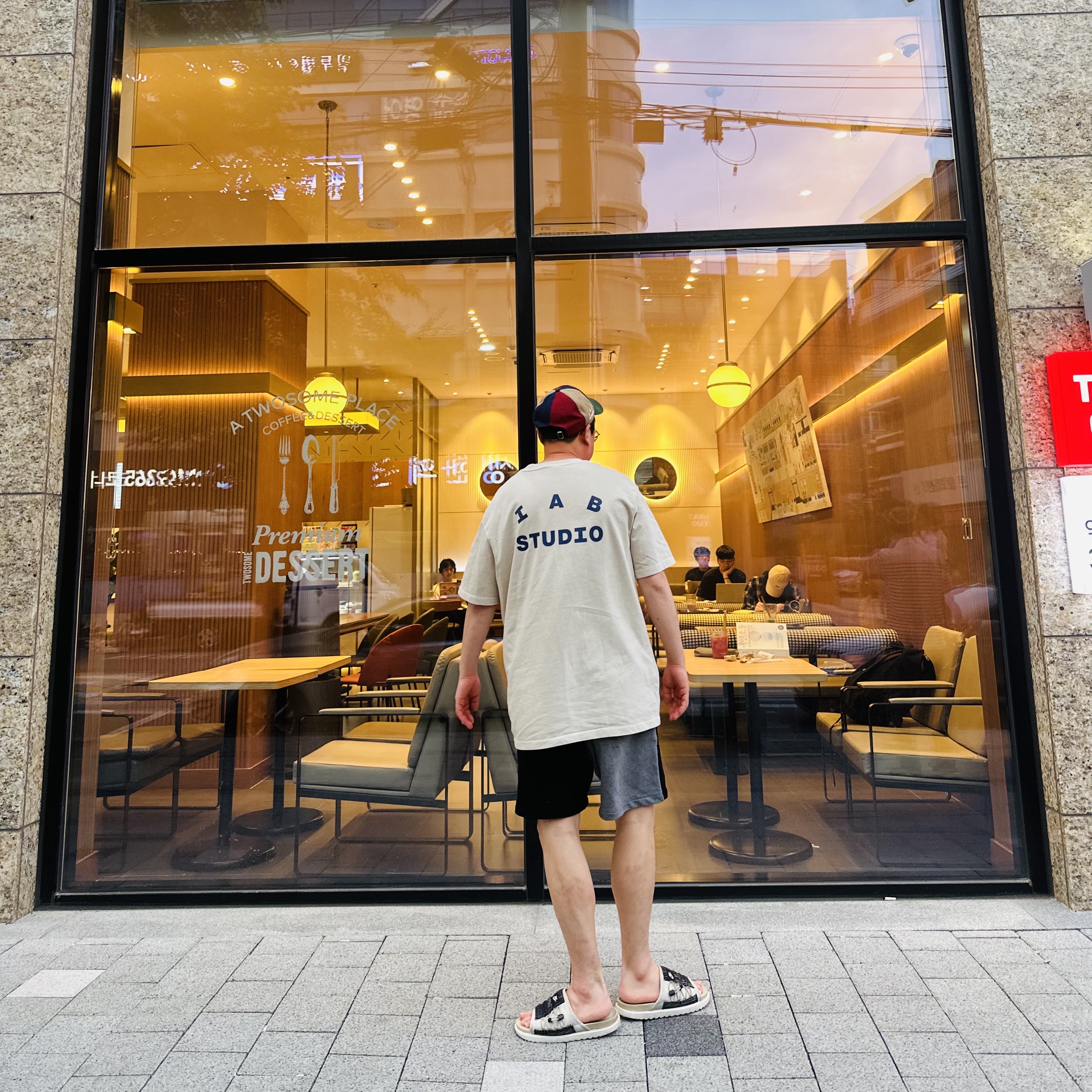 IAB Studio x New Era New York Cap Multi, IAB Studio Pigment T-Shirt Oatmeal 착용 스타일 - 2