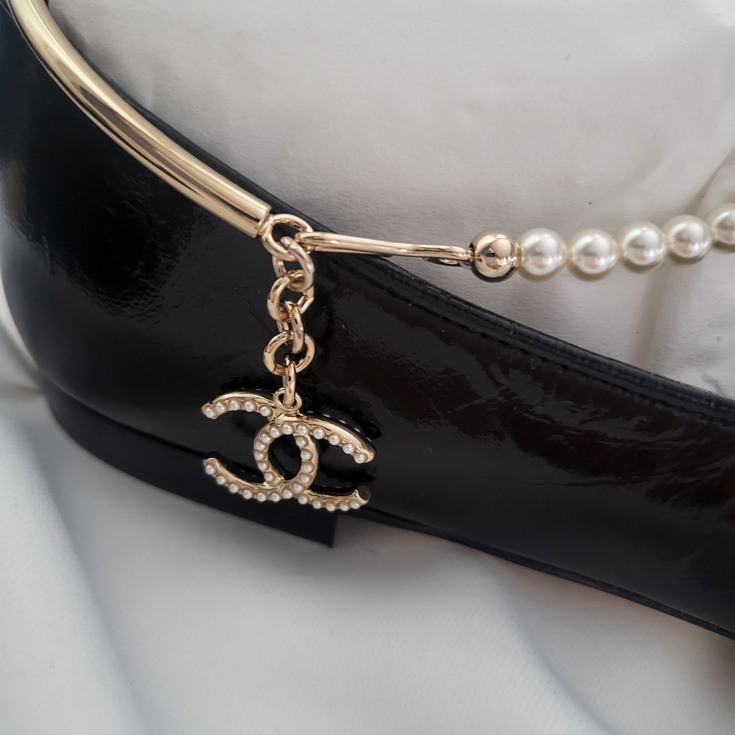 (W) Chanel Ballerina Flat Shiny Lambskin Metal Imitation Pearls & Black 착용 스타일 - 3