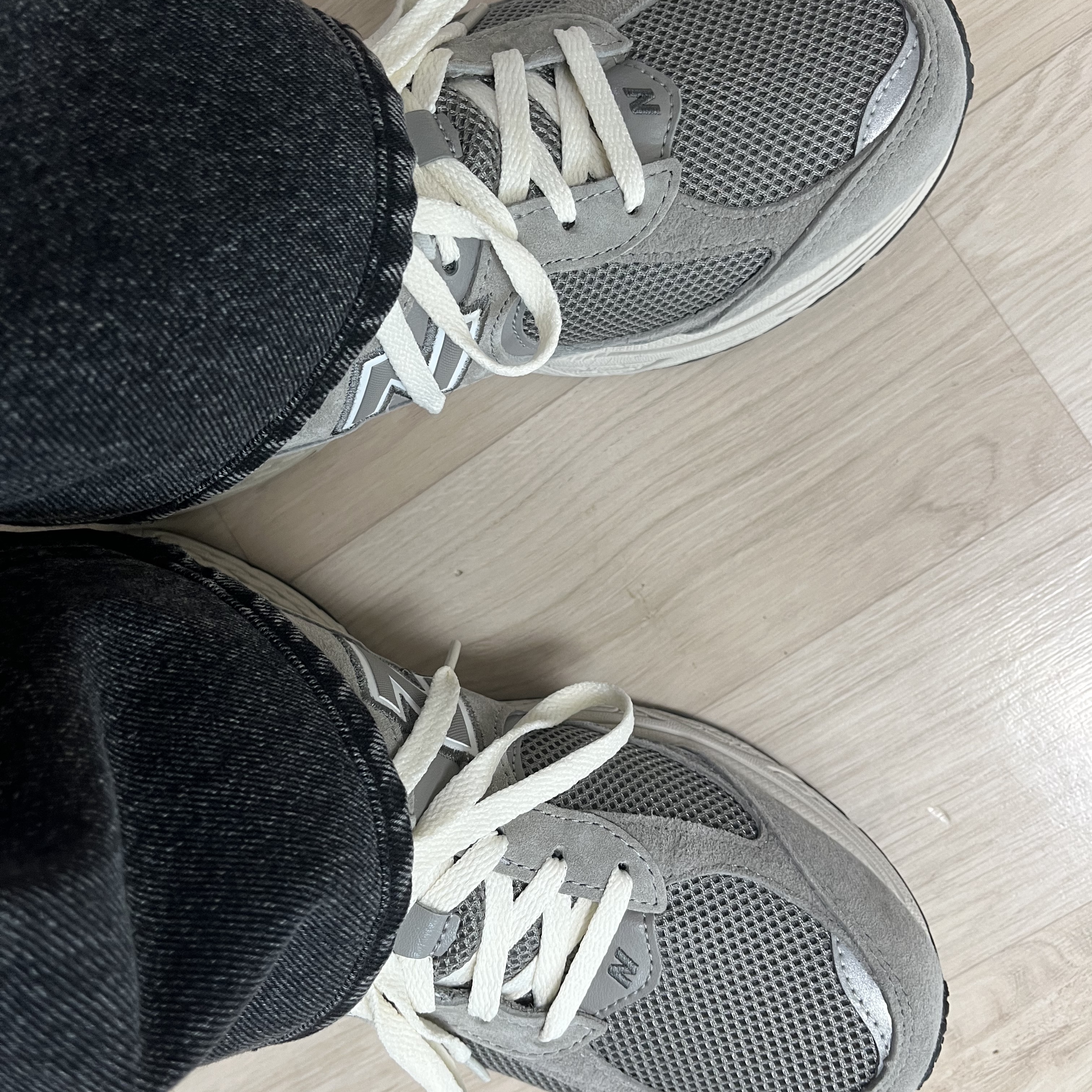 New Balance 2002R Grey 착용 스타일 - 3