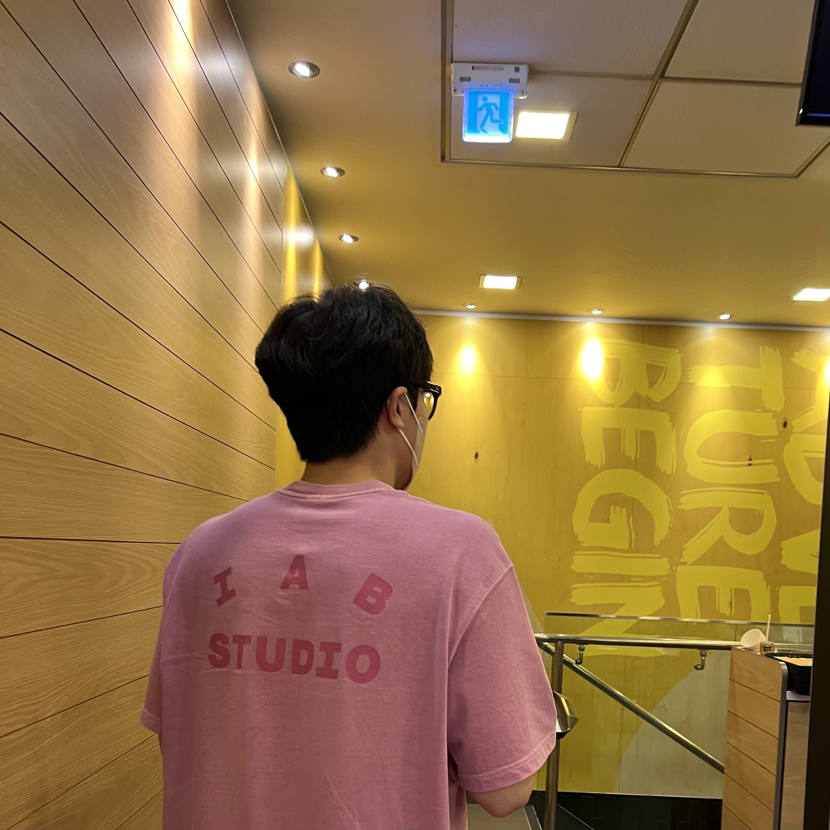 IAB Studio Pigment T-Shirt Magenta 착용 스타일
