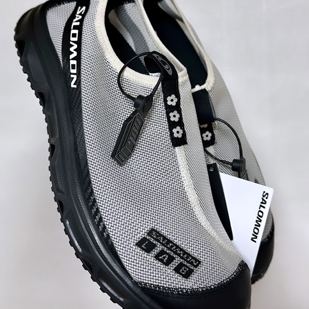 Salomon x Sandy Liang RX Moc 3.0 Black White 착용 스타일
