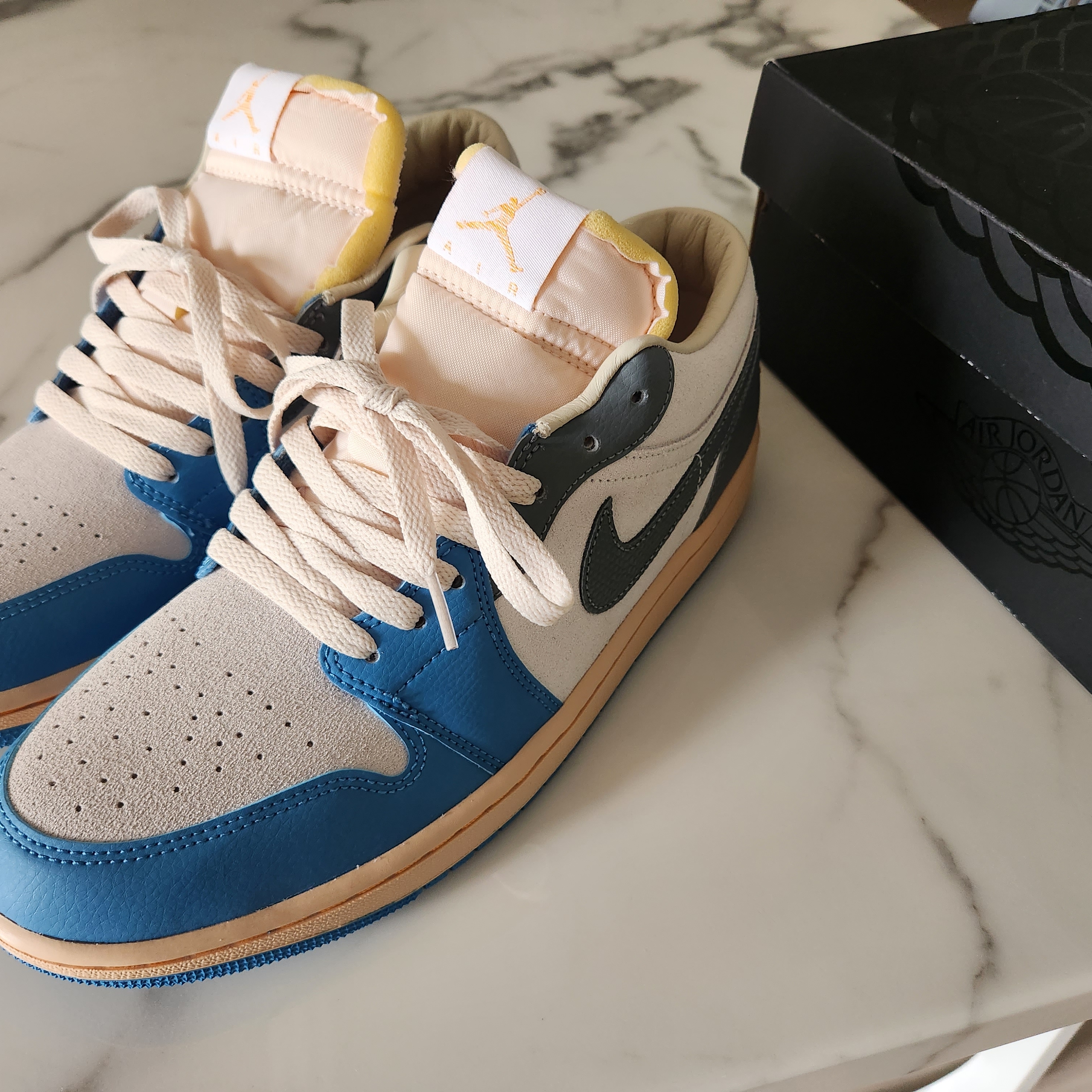 Jordan 1 Low SE Tokyo 96 착용 스타일 - 1