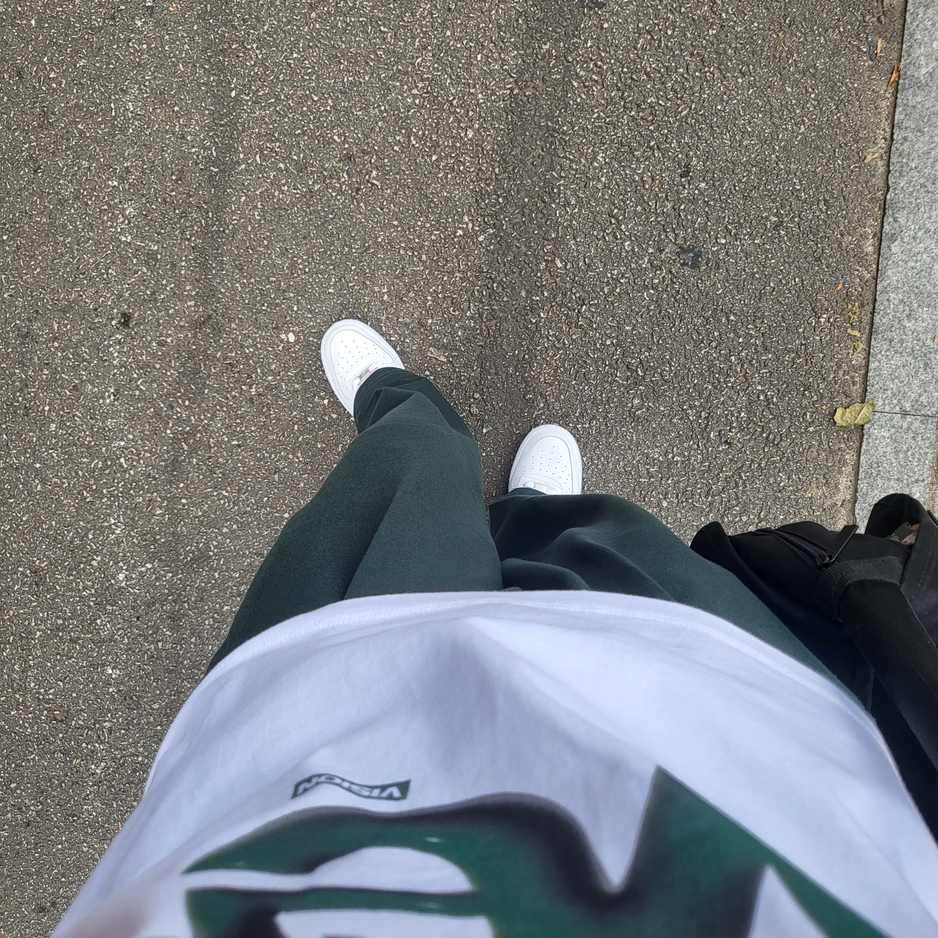 (GS) Nike Air Force 1 LE White 착용 스타일