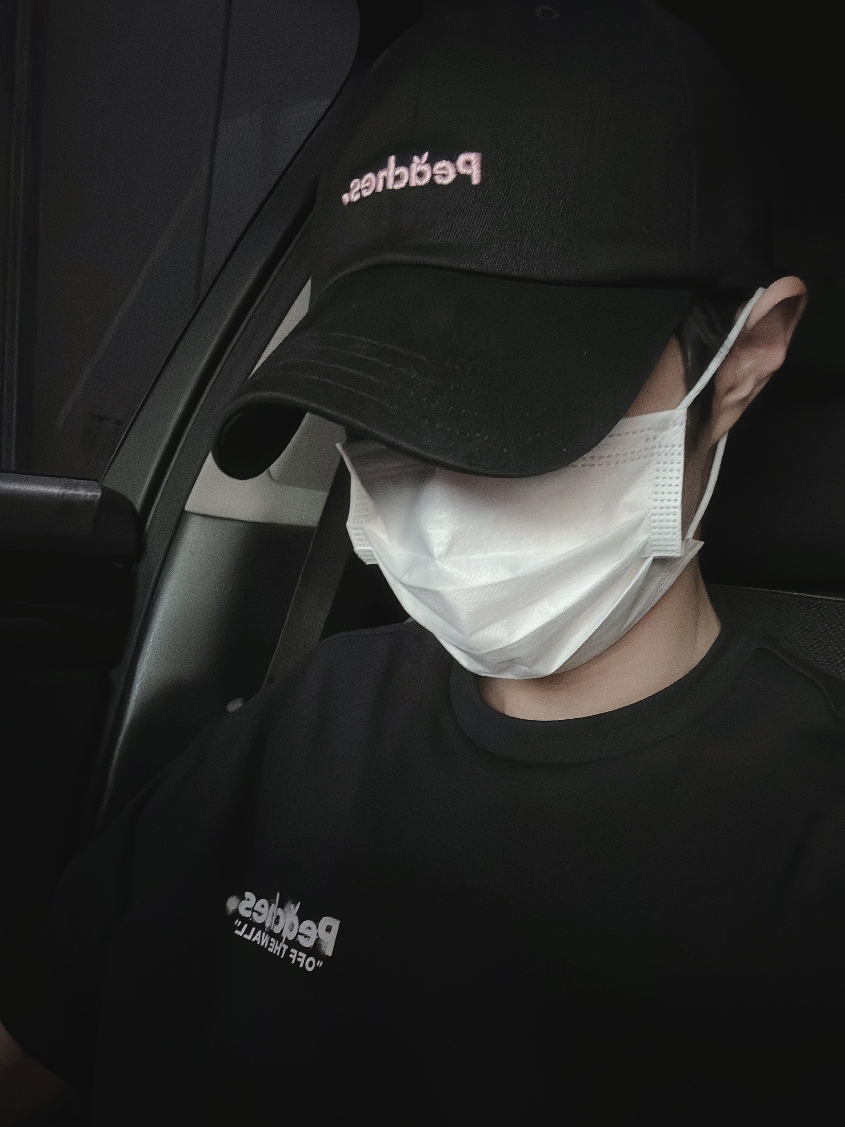 Vans x Peaches. Cap Black, Vans x Peaches. Staple S/S T-Shirt Black 착용 스타일