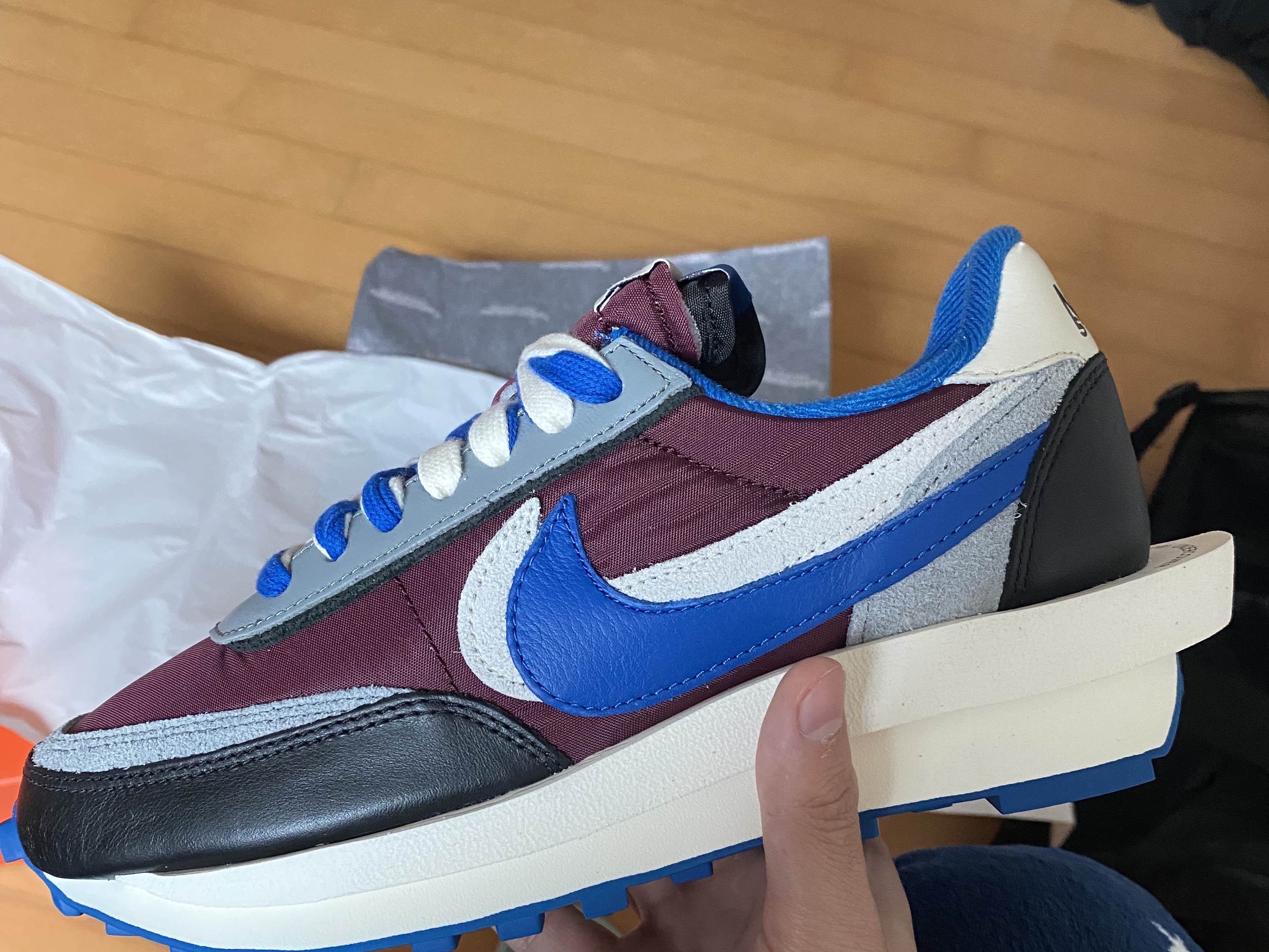 Nike x Sacai x Undercover LDWaffle Night Maroon Team Royal 착용 스타일