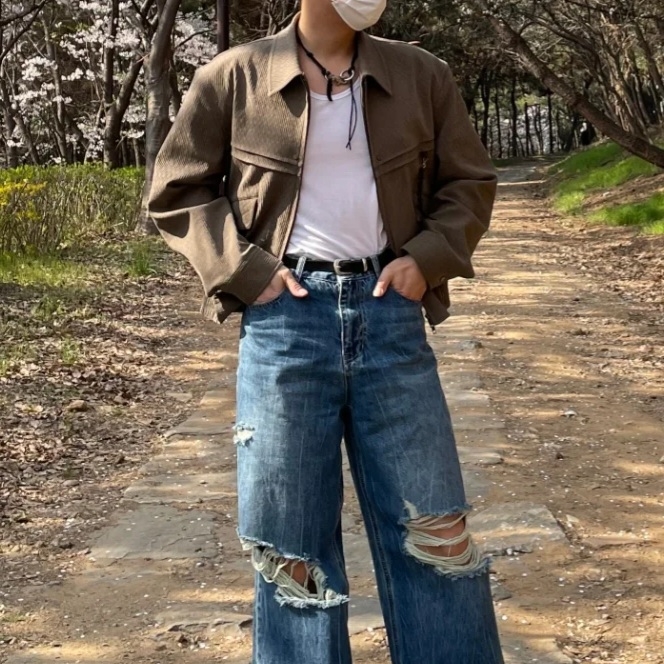 Our Legacy Ladon Leather Keychain Black 착용 스타일 - 3