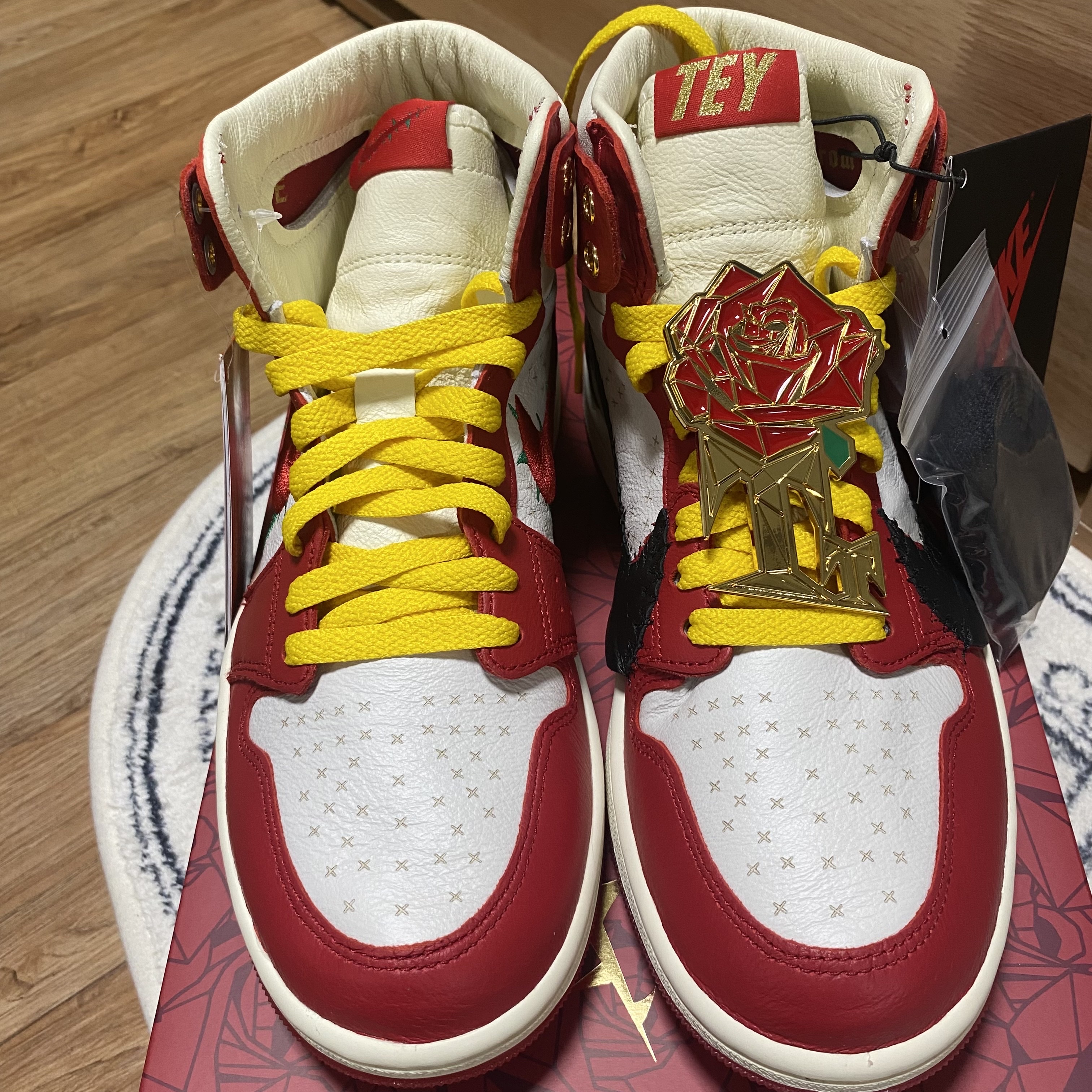 (W) Jordan 1 x Teyana Taylor Zoom CMFT 2 Gym Red 착용 스타일 - 1